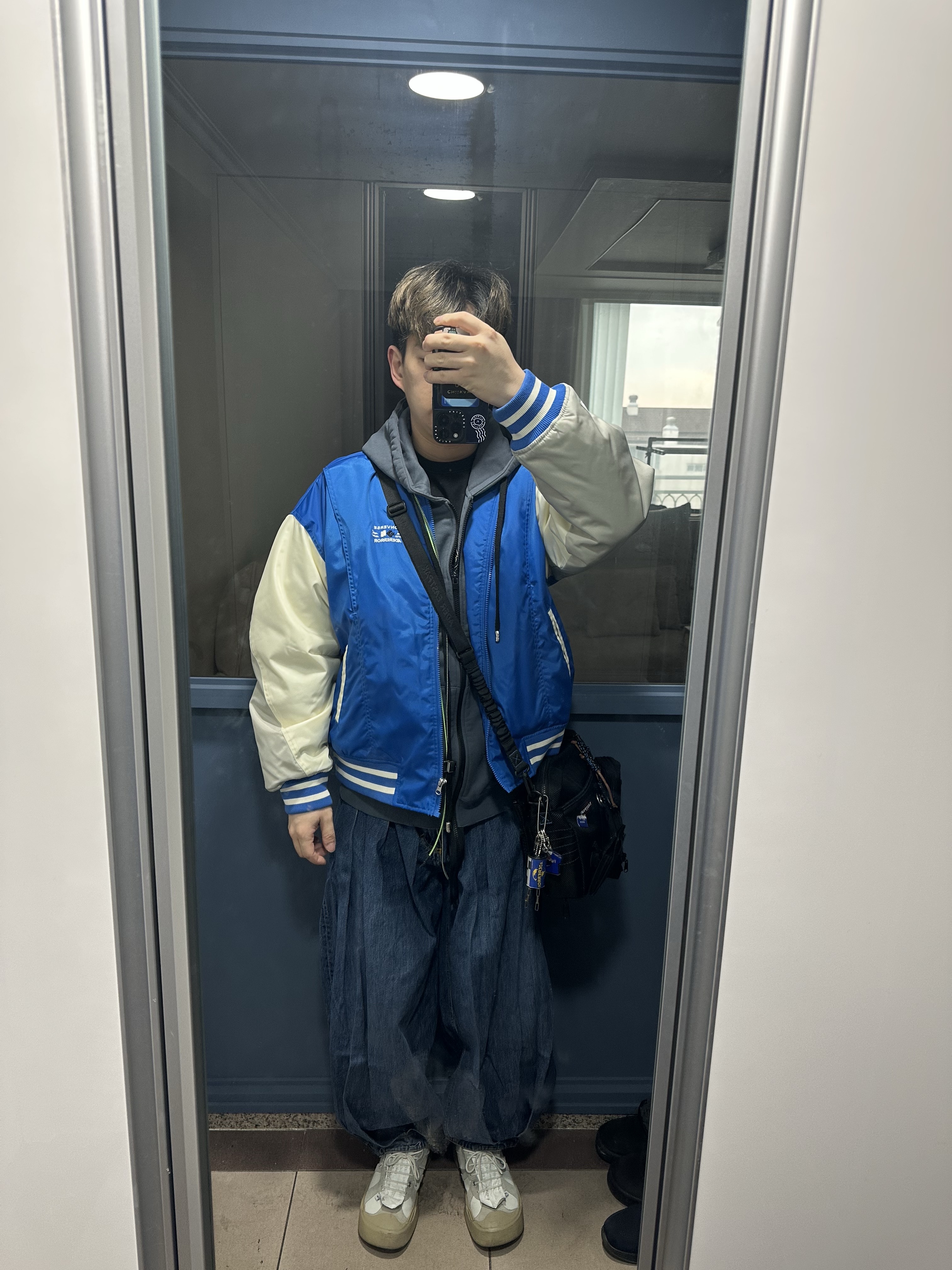 Converse x Ader Error Shapes Varsity Jacket Cobalt, Zara x Ader Error Wide Leg Jeans Blue 착용 스타일