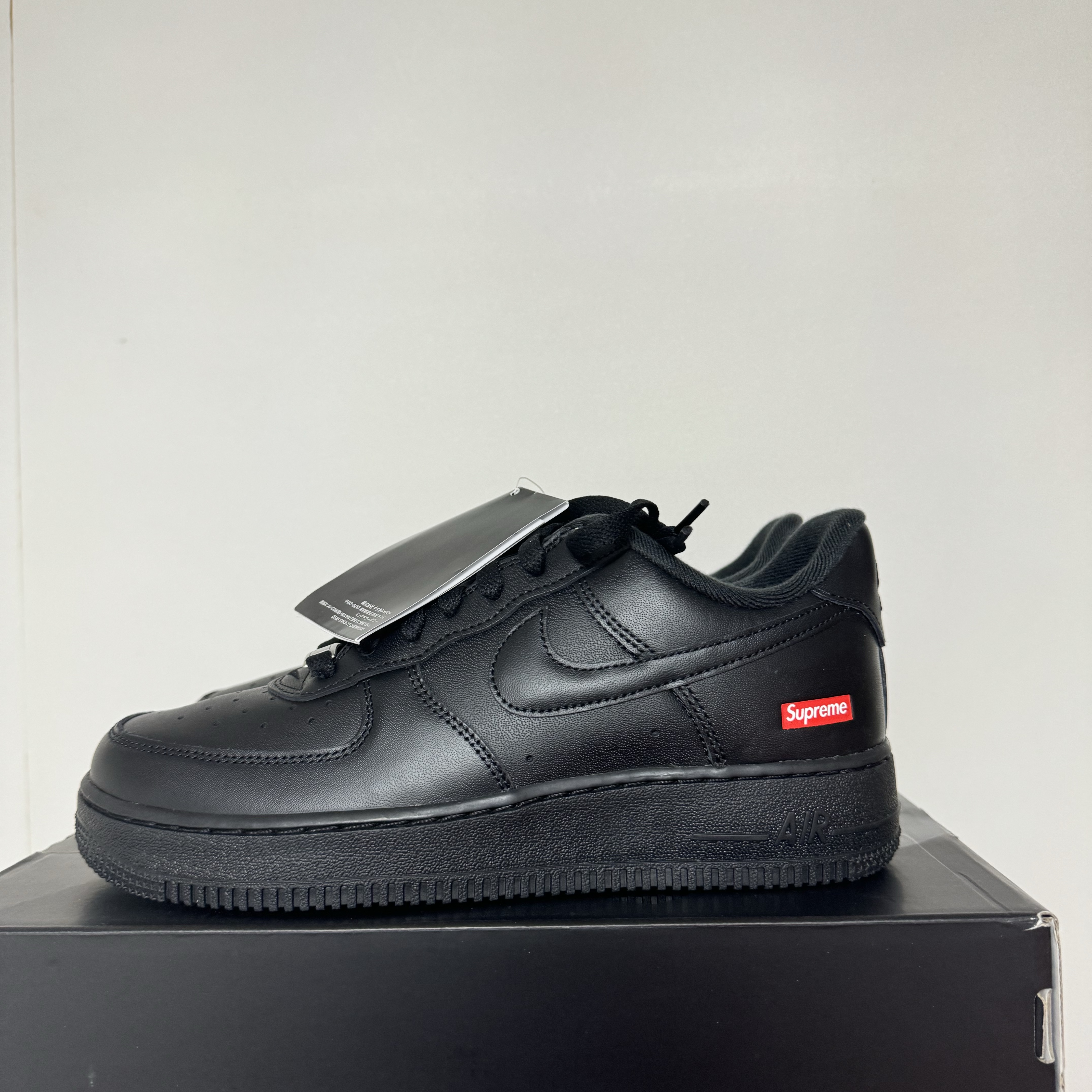 Nike x Supreme Air Force 1 Low Black 착용 스타일