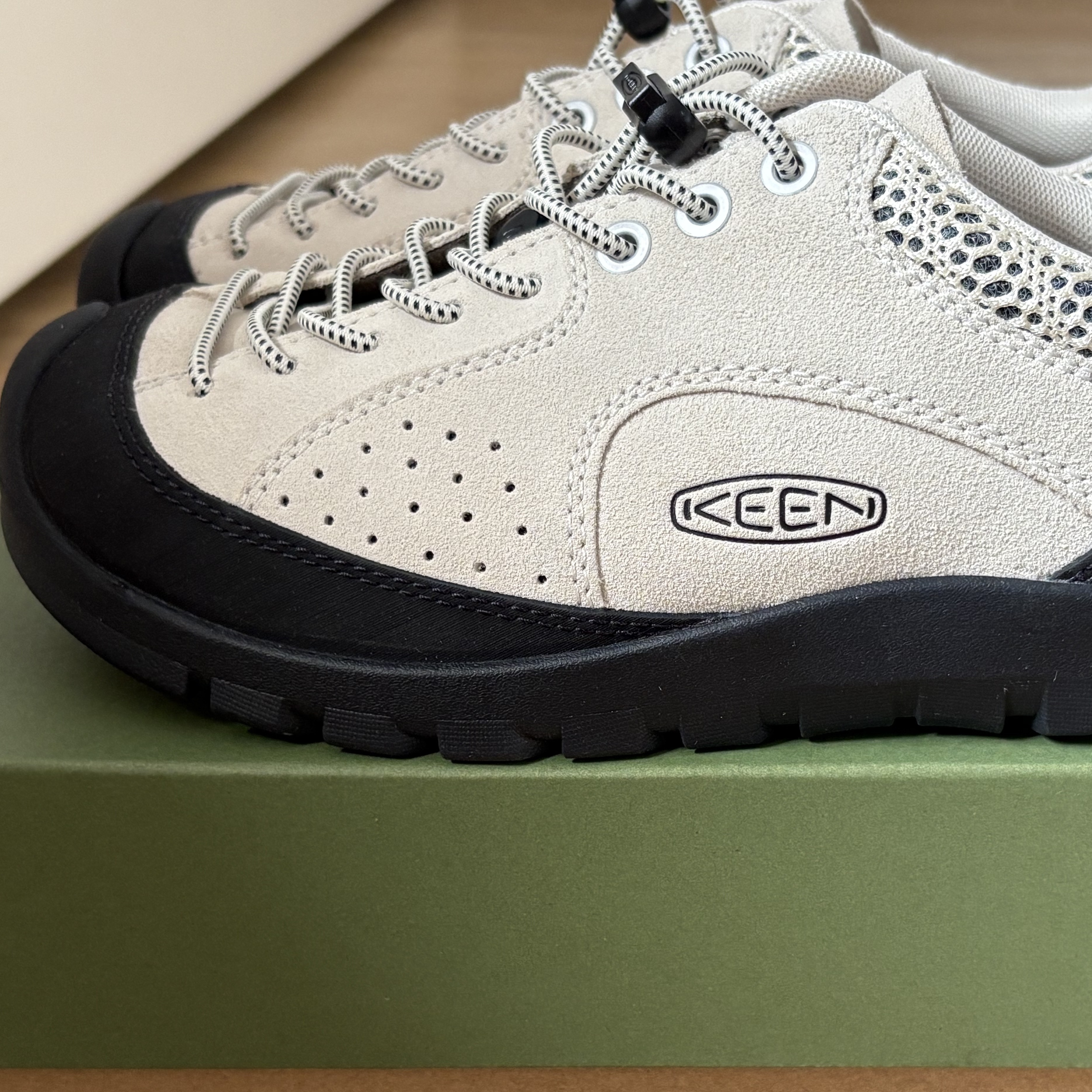 (W) Keen Jasper Rocks SP Sneaker Birch Black 착용 스타일 - 2