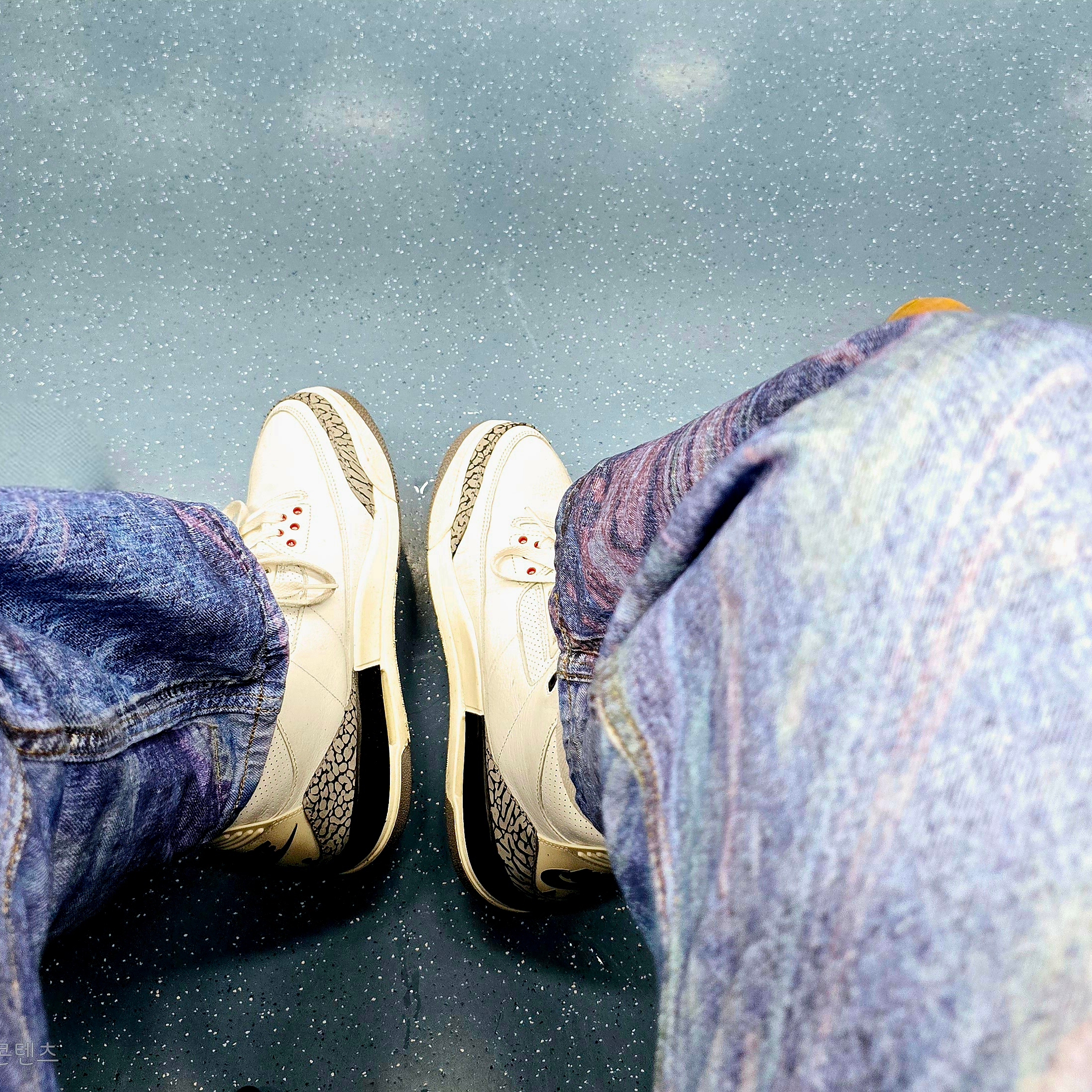Typing Mistake Digital Washed Denim Pants Indigo - 22FW, Jordan 3 Retro White Cement Reimagined 착용 스타일