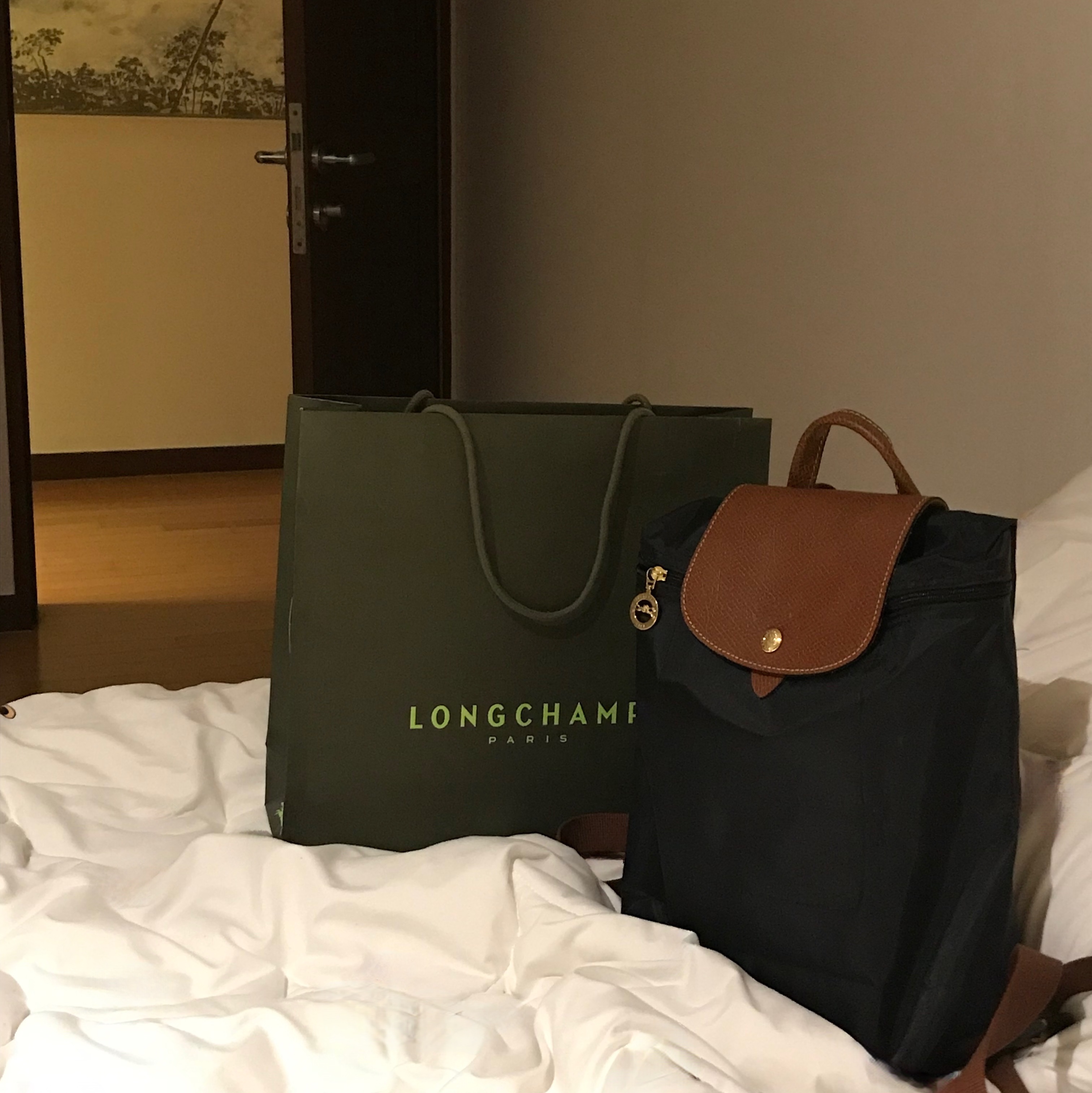 Gucci Ghost Ring Silver 3.8mm, Longchamp Le Pliage Original M Backpack Black 착용 스타일 - 2
