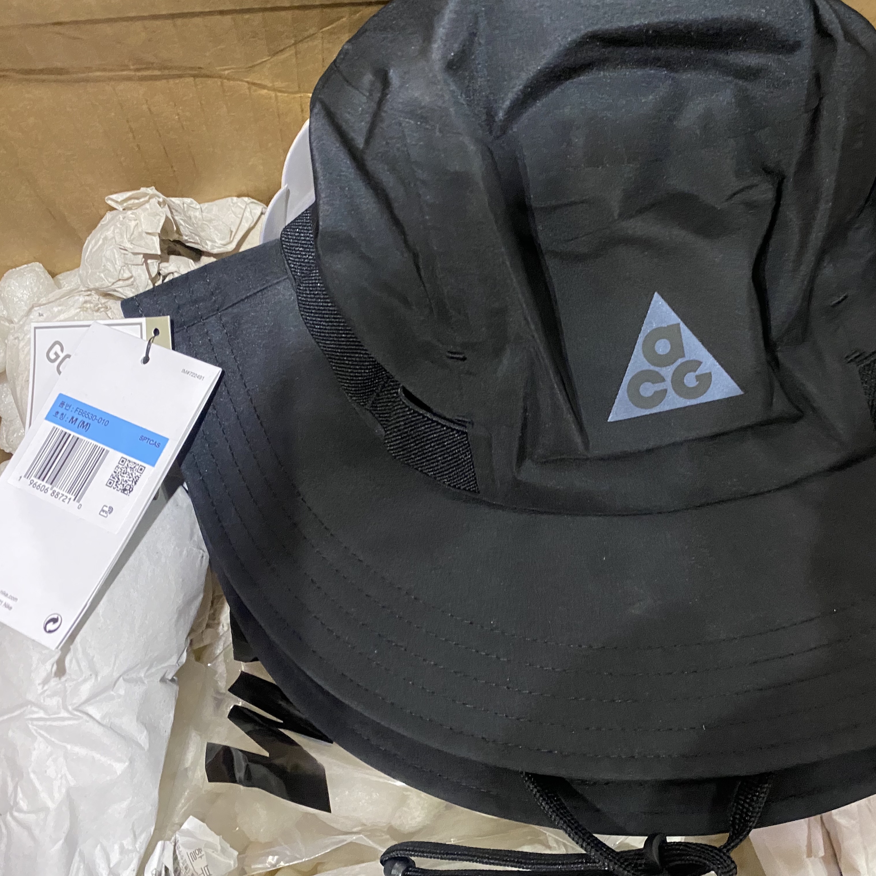Nike ACG Apex Bucket Hat Black 착용 스타일