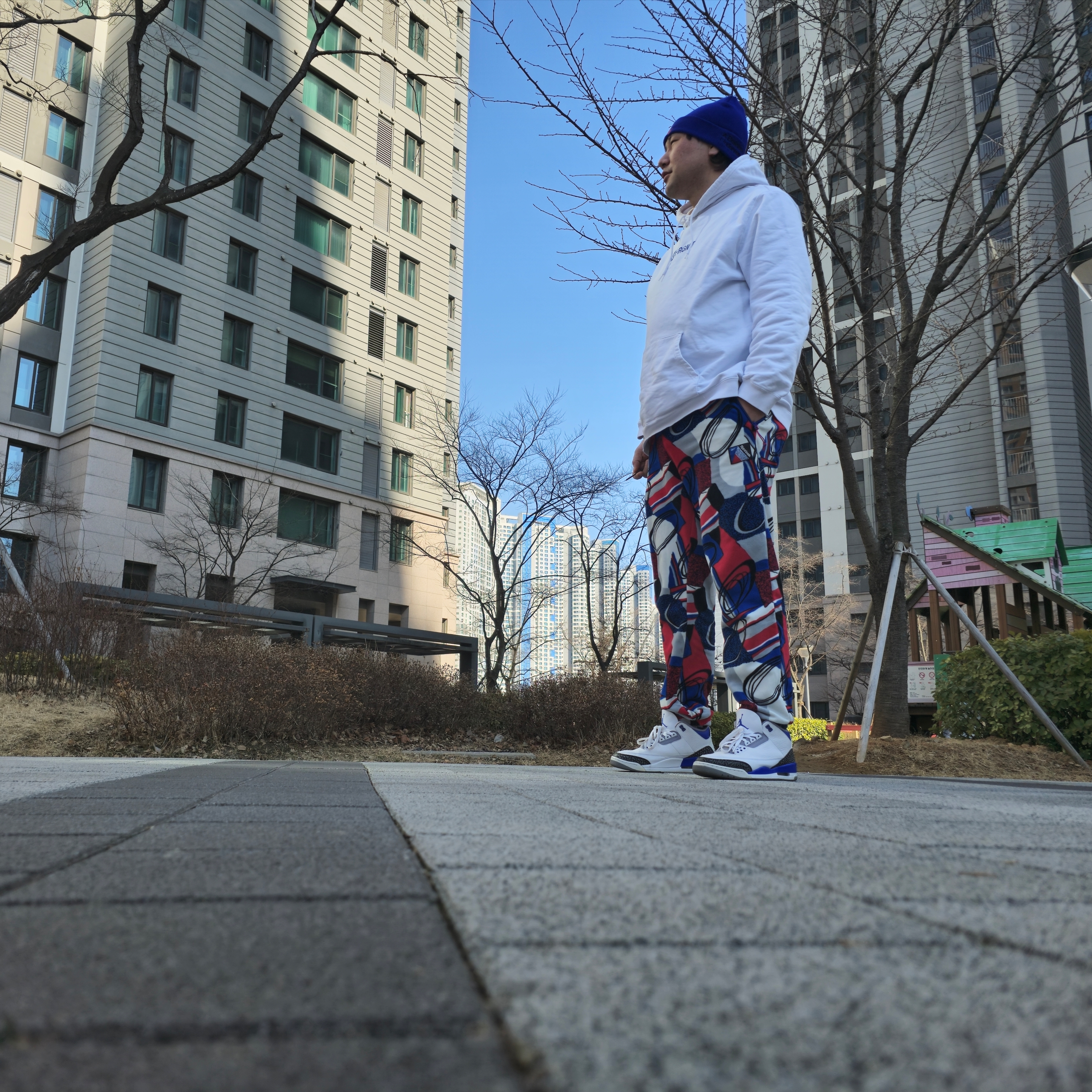 Jordan 3 Retro Racer Blue, Converse x Fragment Hoodie White 착용 스타일
