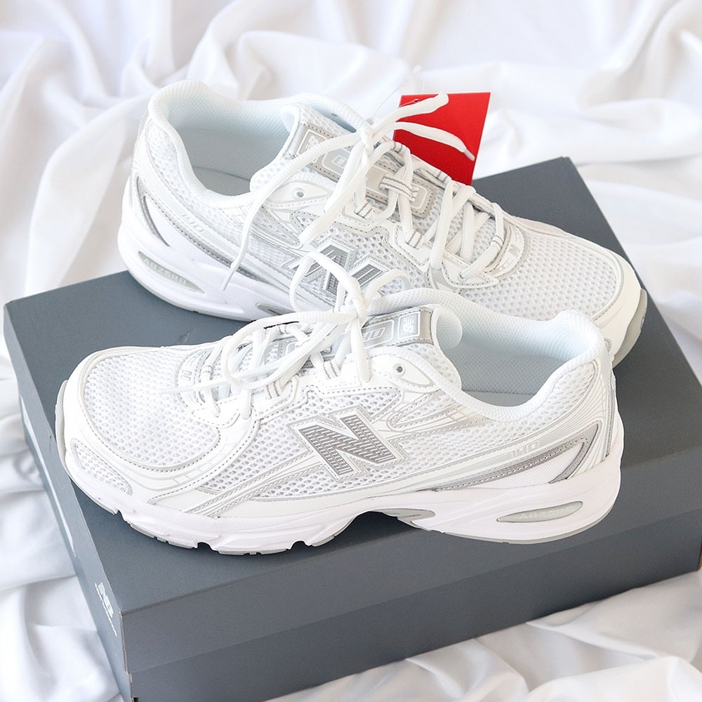 New Balance 740v2 White Silver Metallic 착용 스타일 - 3