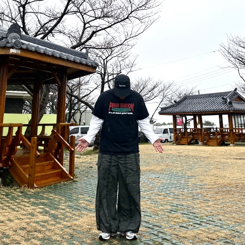 Gildan X American Collection PENN STATION T-Shirt Black, Supreme Gore-Tex Paclite Long Bill Camp Cap Black - 23SS 착용 스타일 - 1