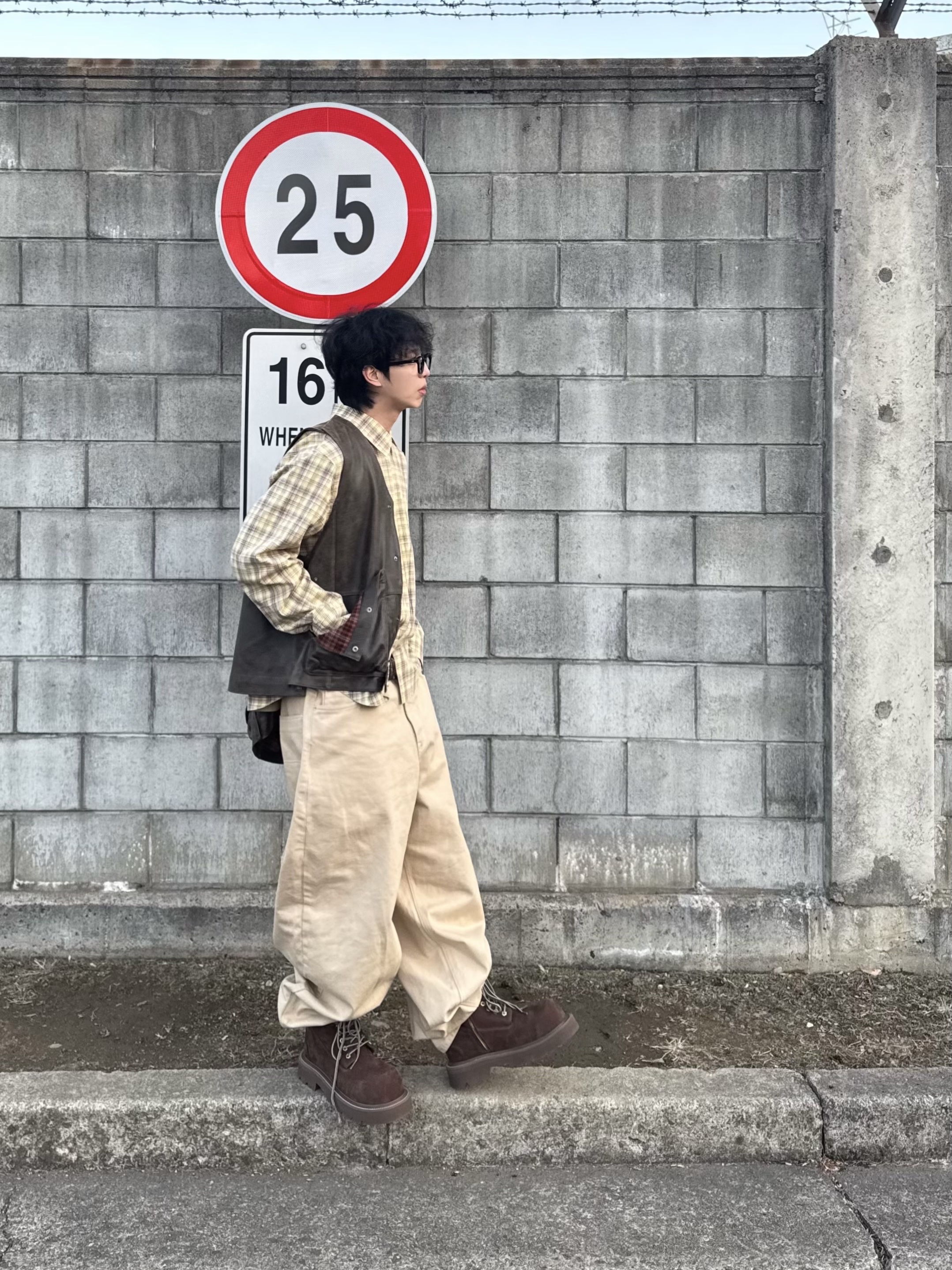 YIYAE Inside Out Leather Vest Brown, YIYAE Reversible Shirts Beige Yellow 착용 스타일 - 5