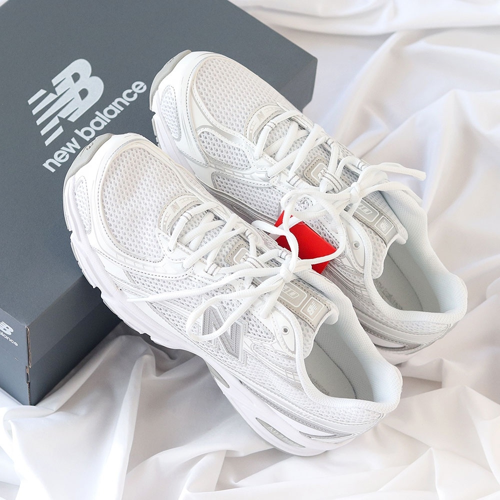 New Balance 740v2 White Silver Metallic 착용 스타일 - 2