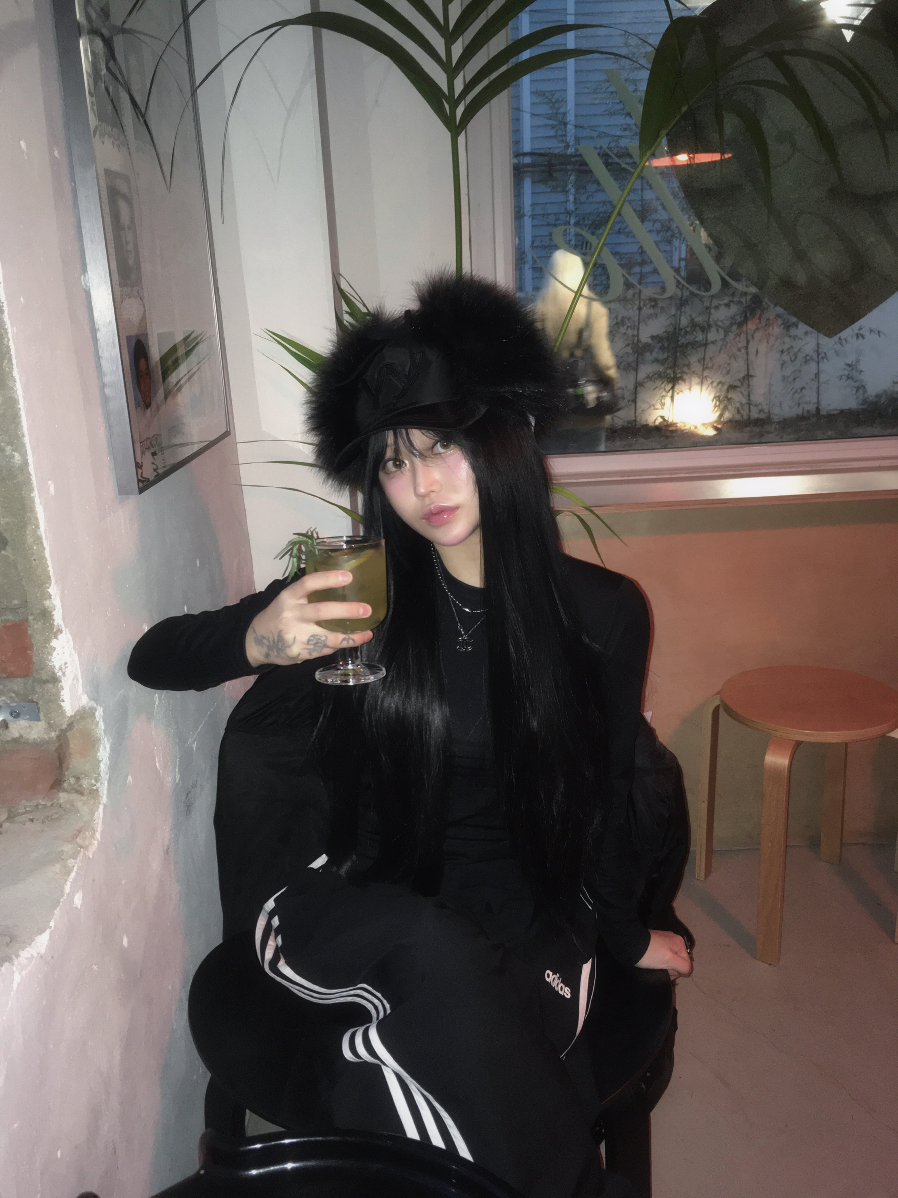 Open Yy Faux Fur Earflap Cap Black 착용 스타일 - 1