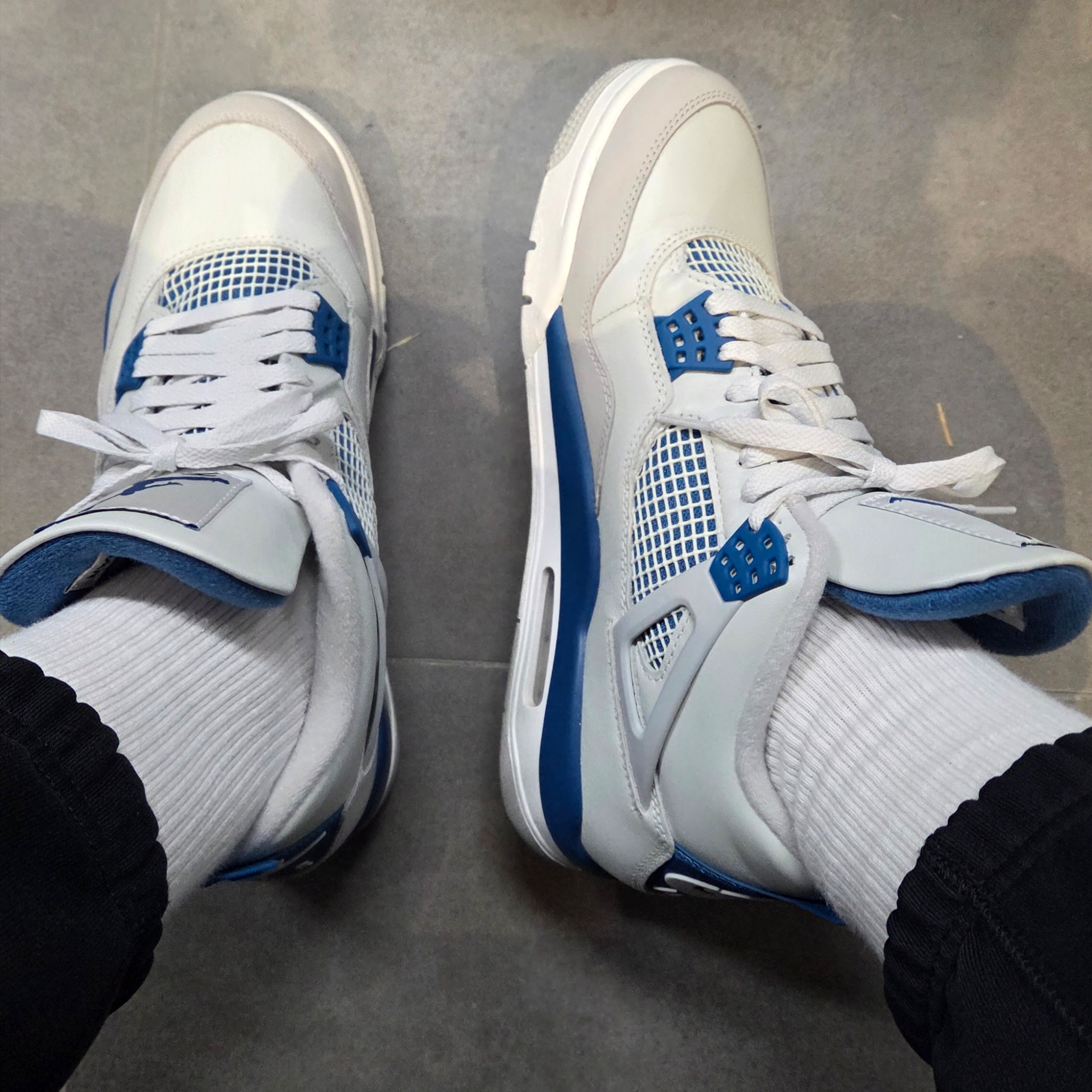 Jordan 4 Retro Industrial Blue 착용 스타일 - 1