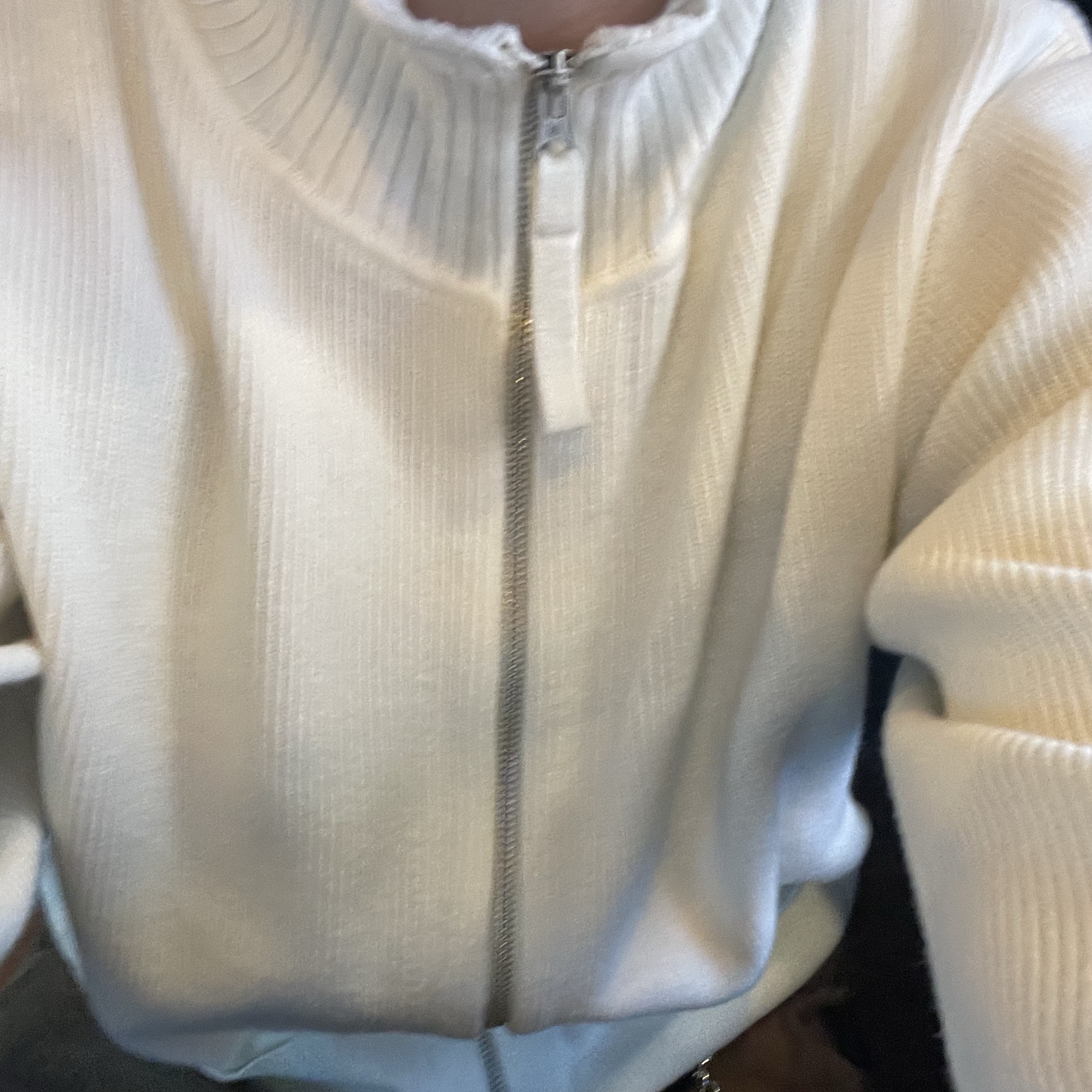 Matin Kim Spell Point Stripe Knit Cardigan Ivory 착용 스타일 - 2