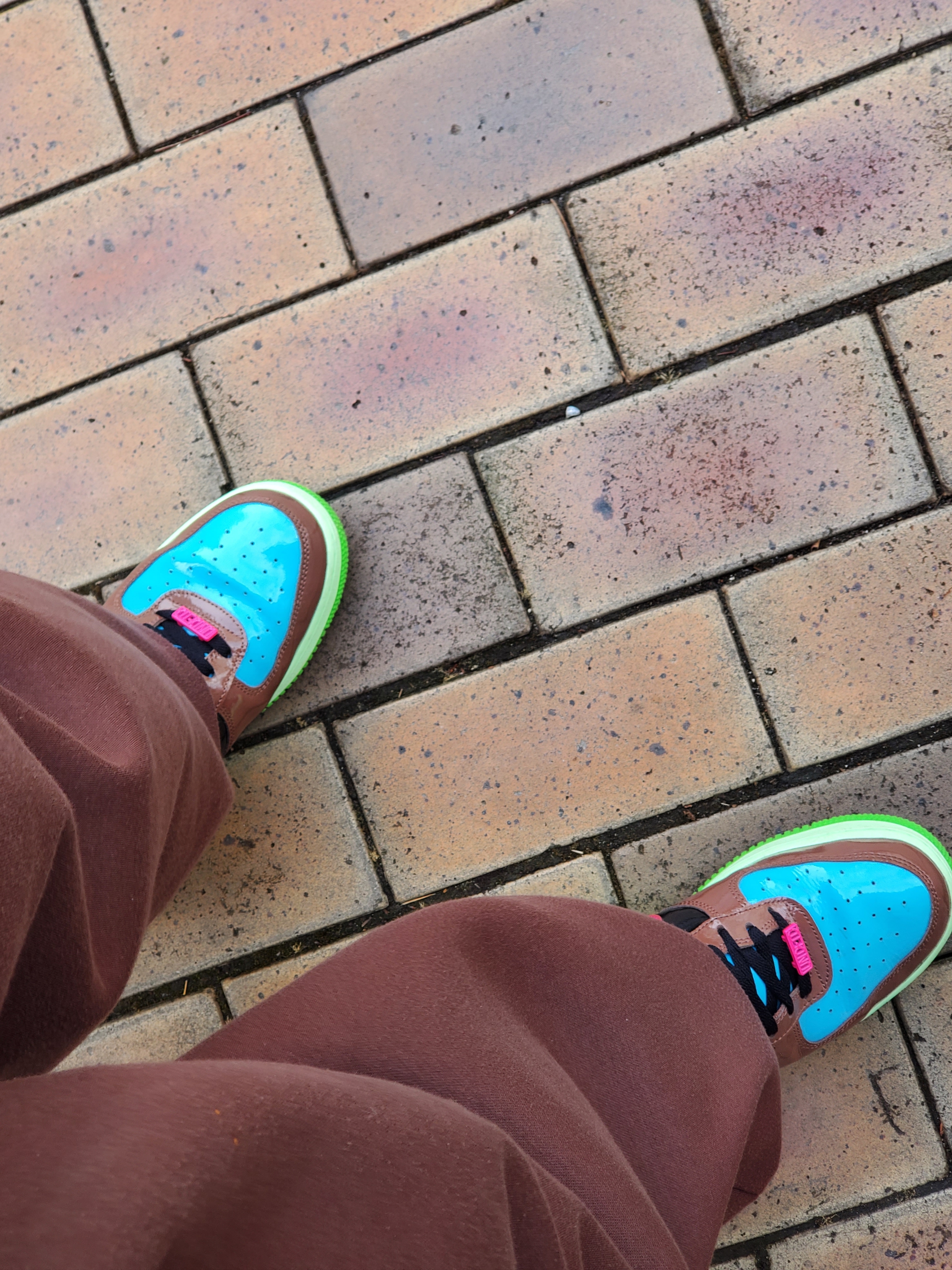 Nike x Undefeated Air Force 1 Low SP Multi Patent Pink Prime 착용 스타일 - 3
