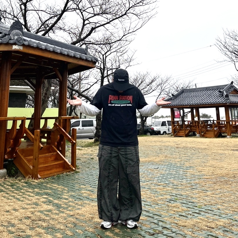 Gildan X American Collection PENN STATION T-Shirt Black, Supreme Gore-Tex Paclite Long Bill Camp Cap Black - 23SS 착용 스타일 - 5