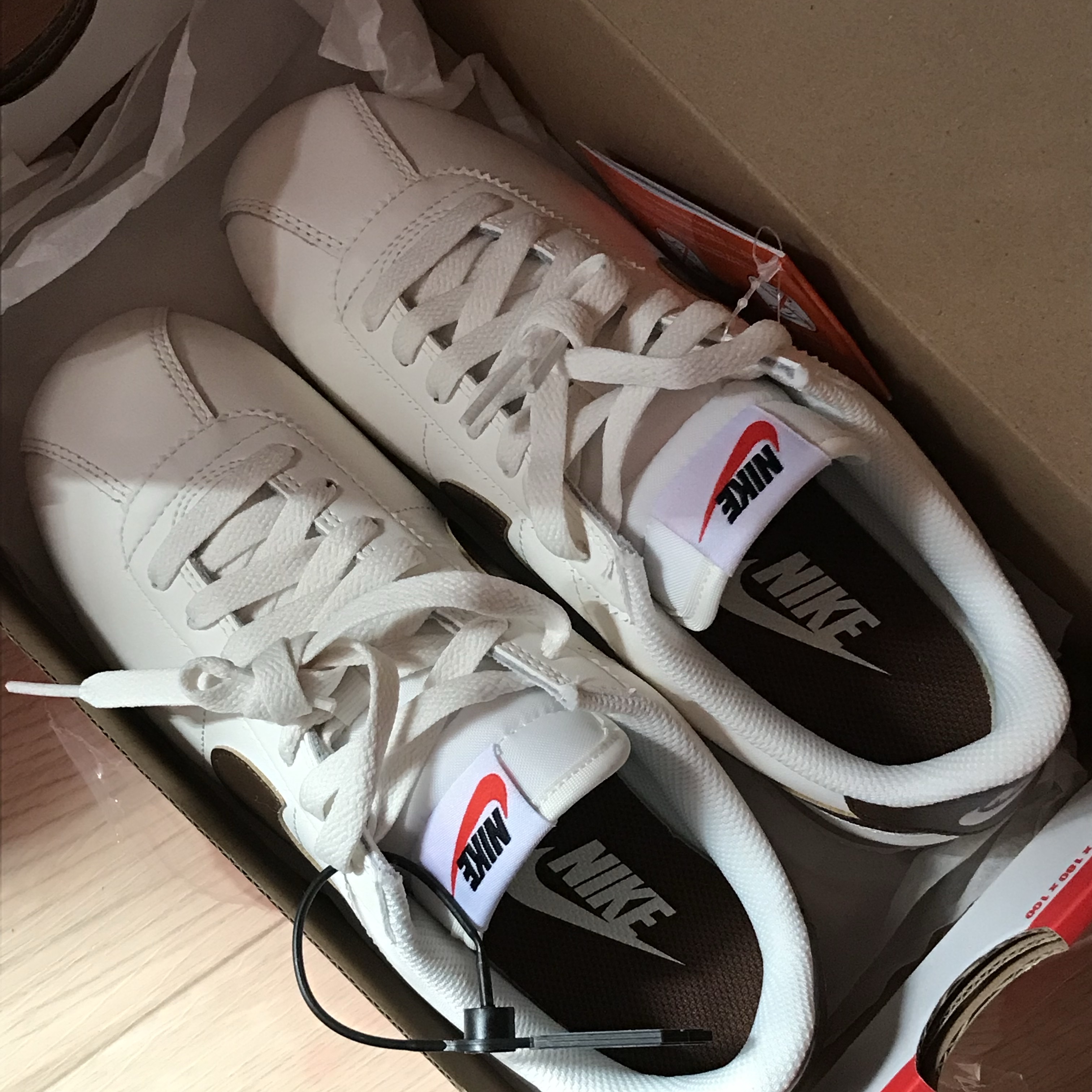 (W) Nike Cortez Sail Cacao Wow 착용 스타일