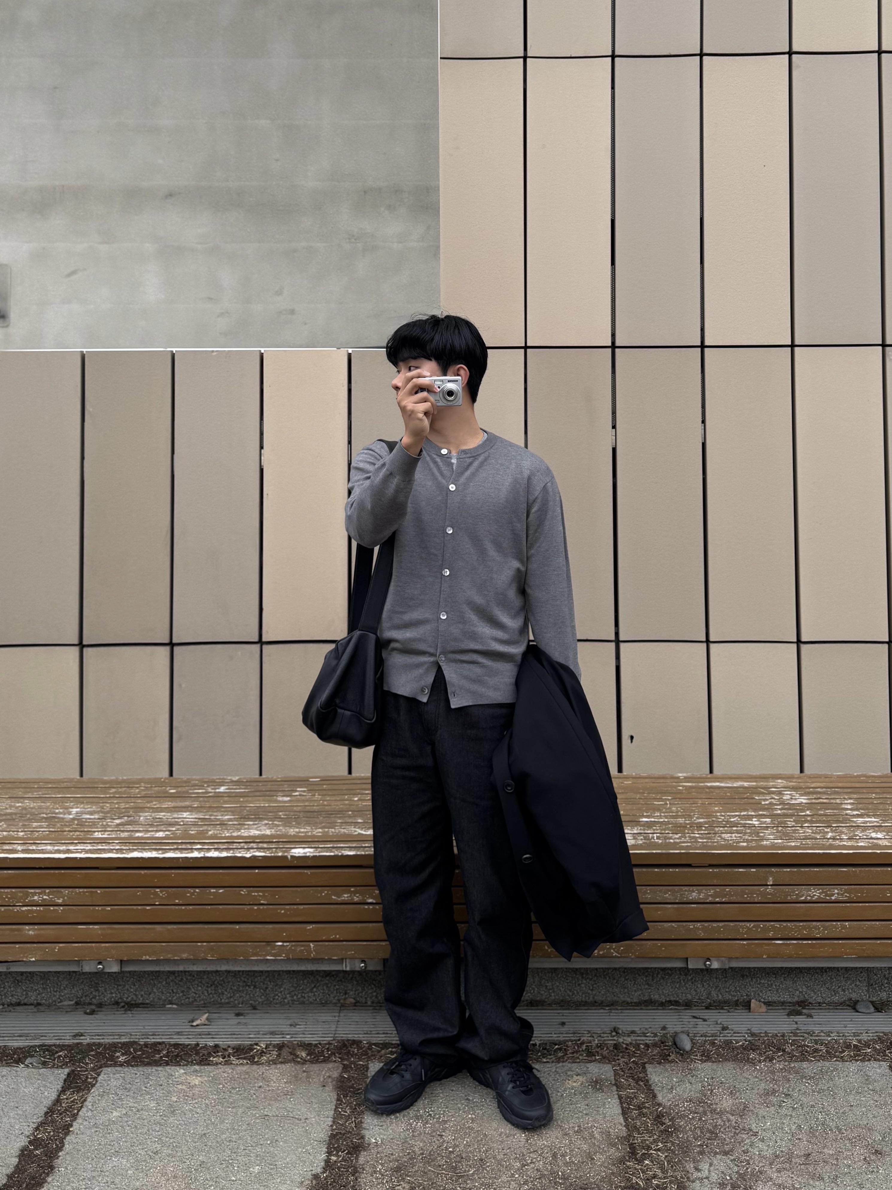 Amomento Mens Colored Straight Fit Denim Black - 24FW, BOSE QC Ultra Black (Korean Ver.) 착용 스타일 - 9