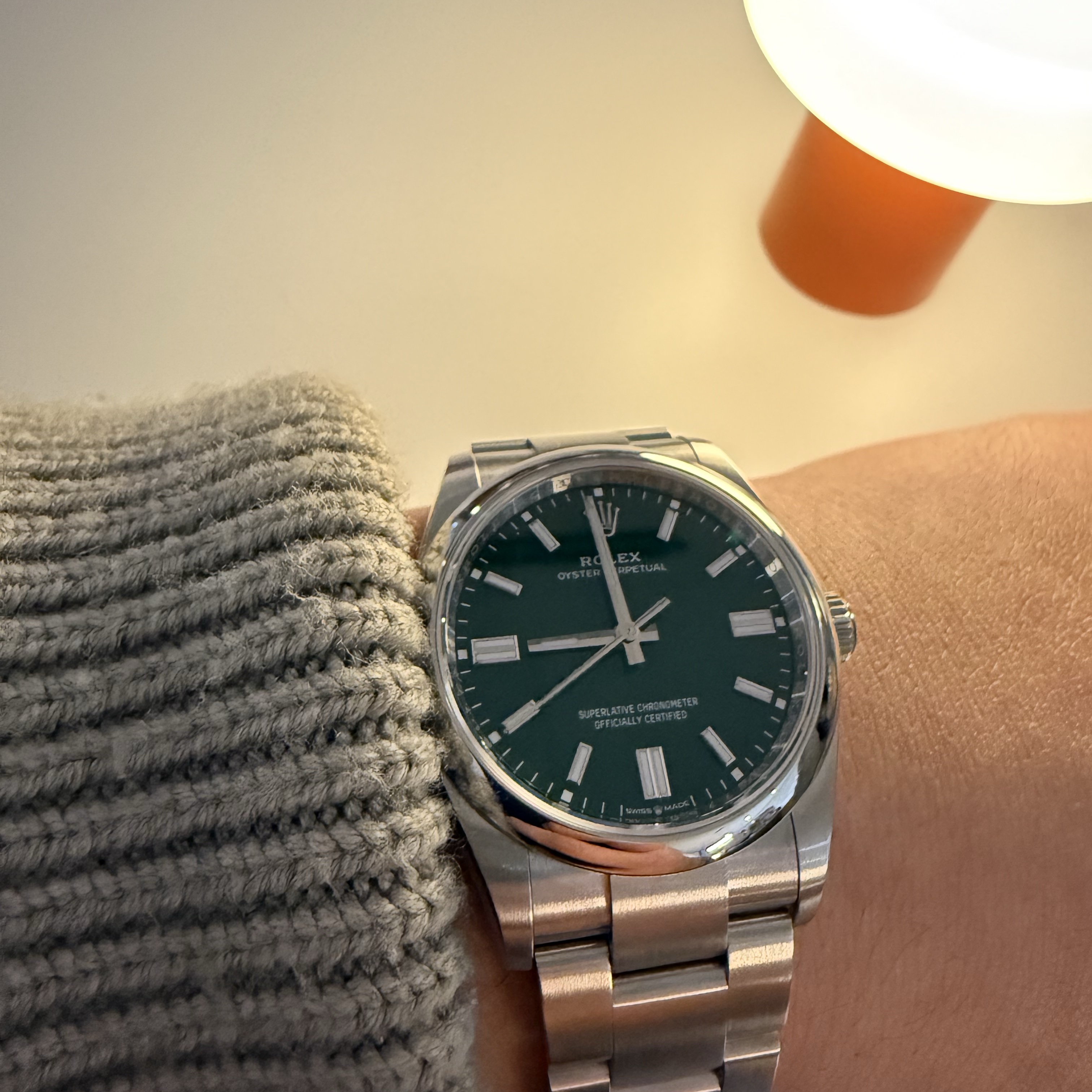 Rolex Oyster Perpetual 36mm 126000 Green Oyster 착용 스타일 - 1