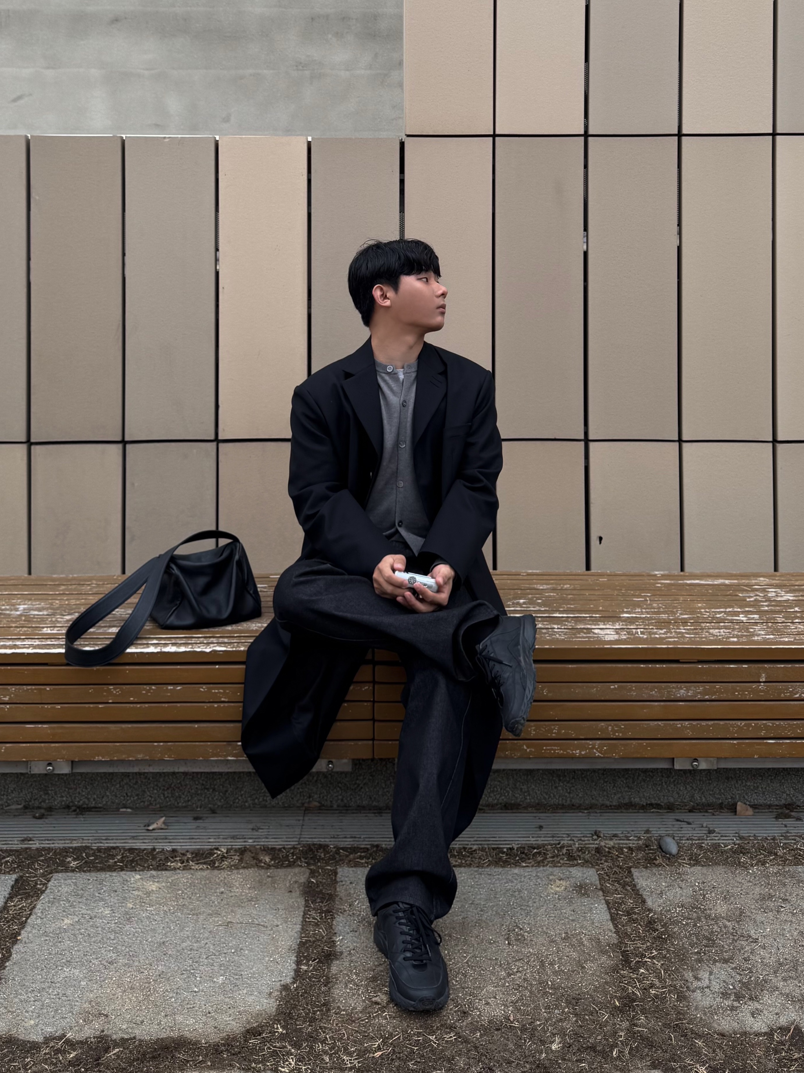 Amomento Mens Colored Straight Fit Denim Black - 24FW, BOSE QC Ultra Black (Korean Ver.) 착용 스타일 - 1