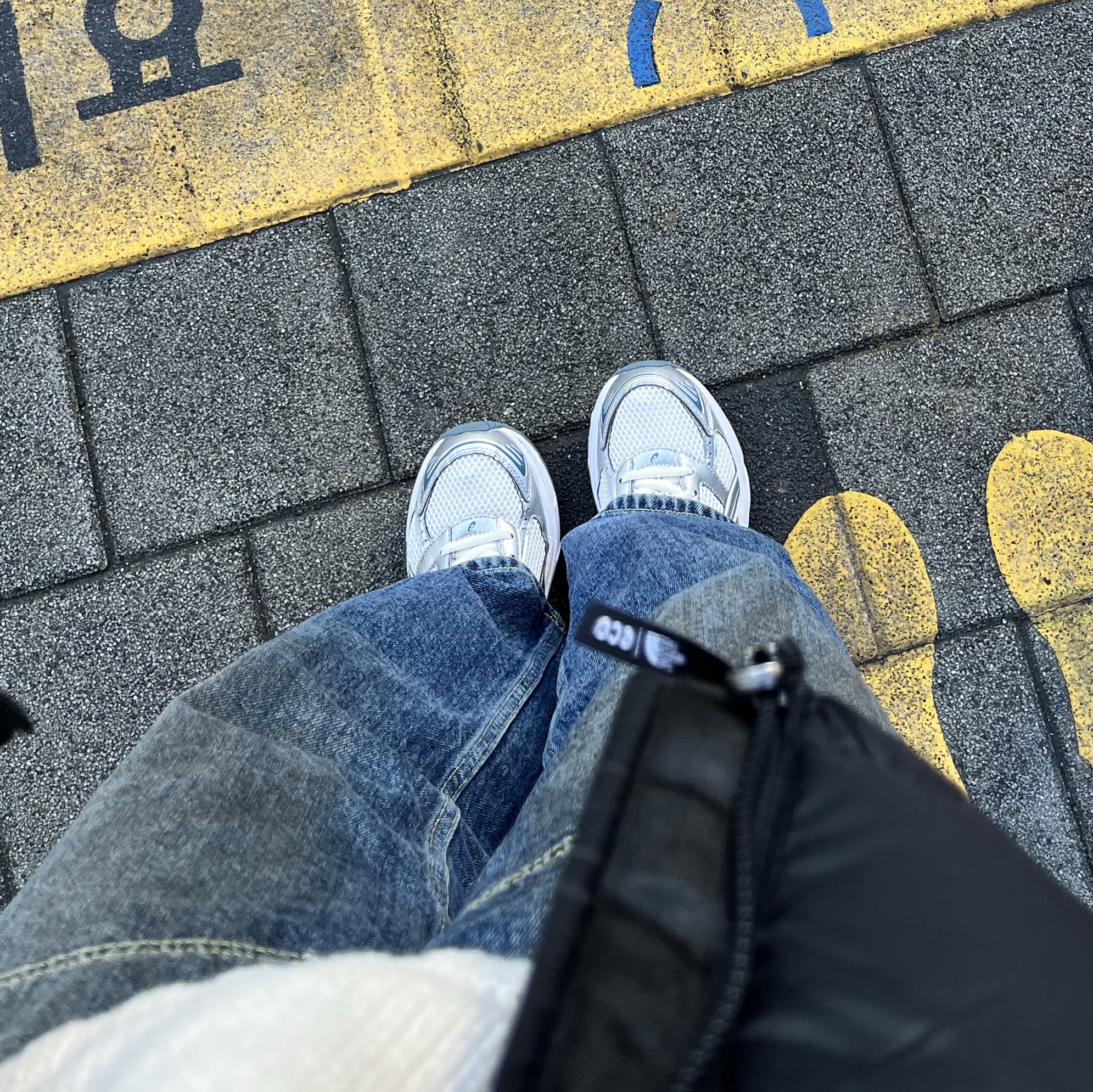Asics Gel-1130 Cream Ironclad 착용 스타일
