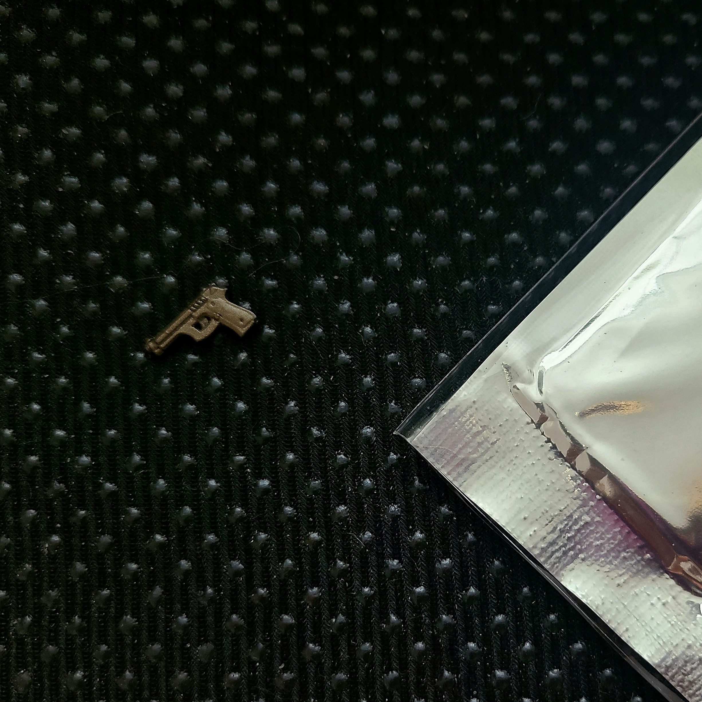 Supreme x The Crow Kubrick 100% Black - 21FW, Starbucks Campus Beari Deco Charm 착용 스타일 - 2