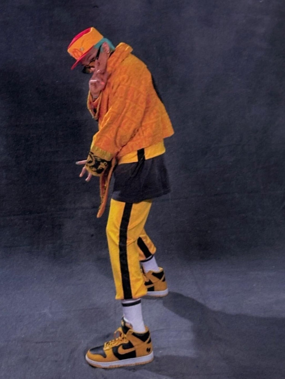 Nike Wu-Tang Clan Dunk High Black and Pollen 착용 스타일