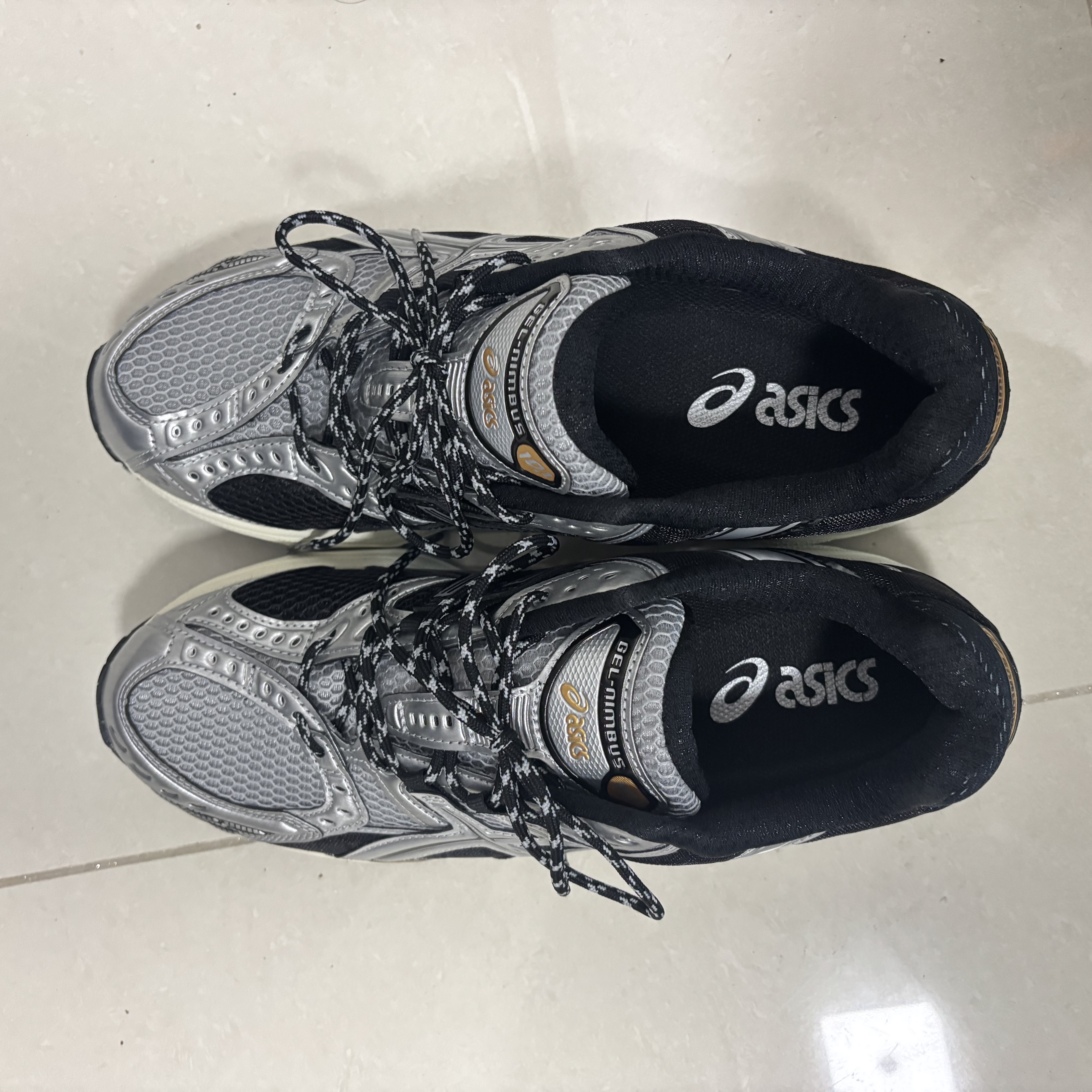 Asics Gel-Nimbus 10.1 Piedmont Grey Pure Silver 착용 스타일