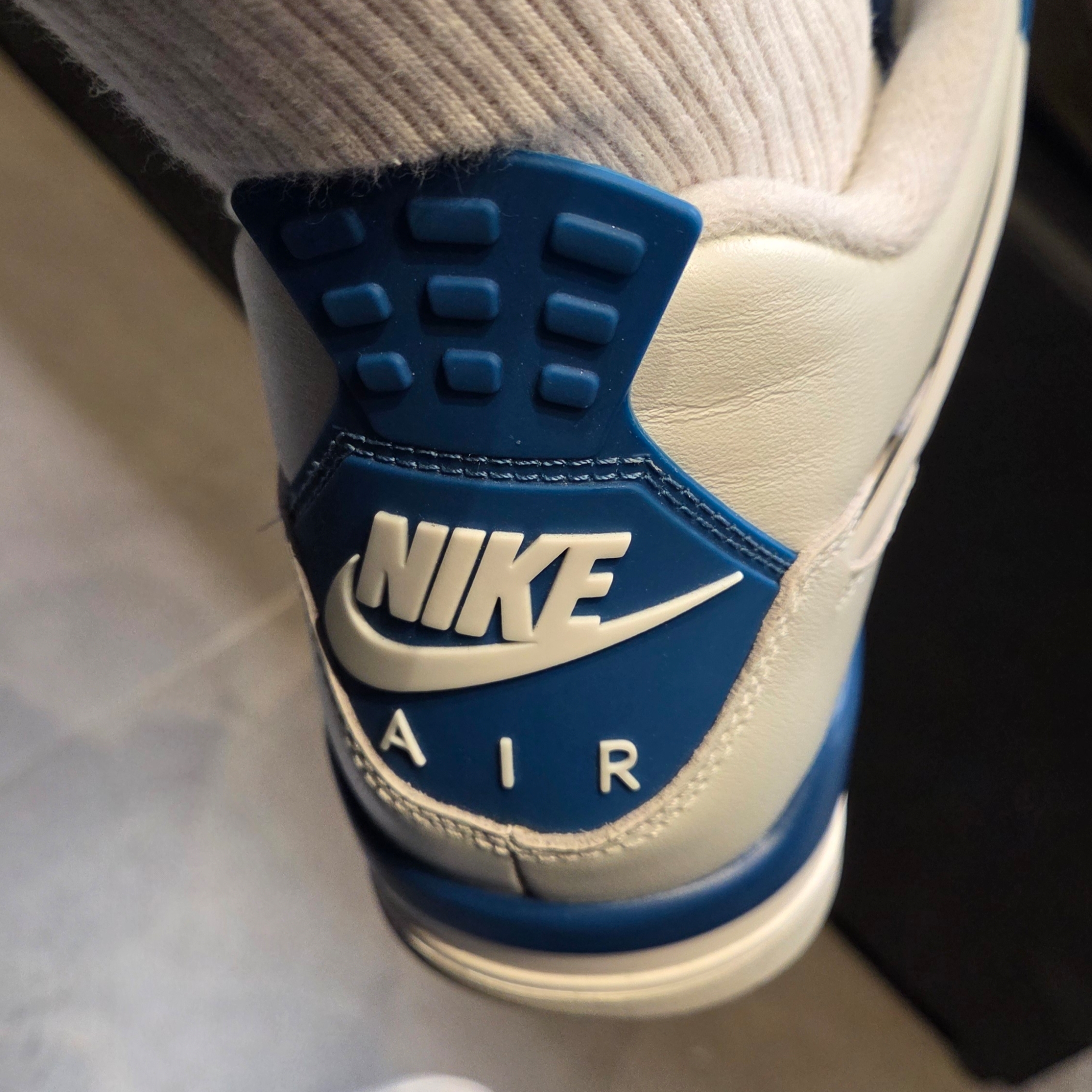 Jordan 4 Retro Industrial Blue 착용 스타일 - 2