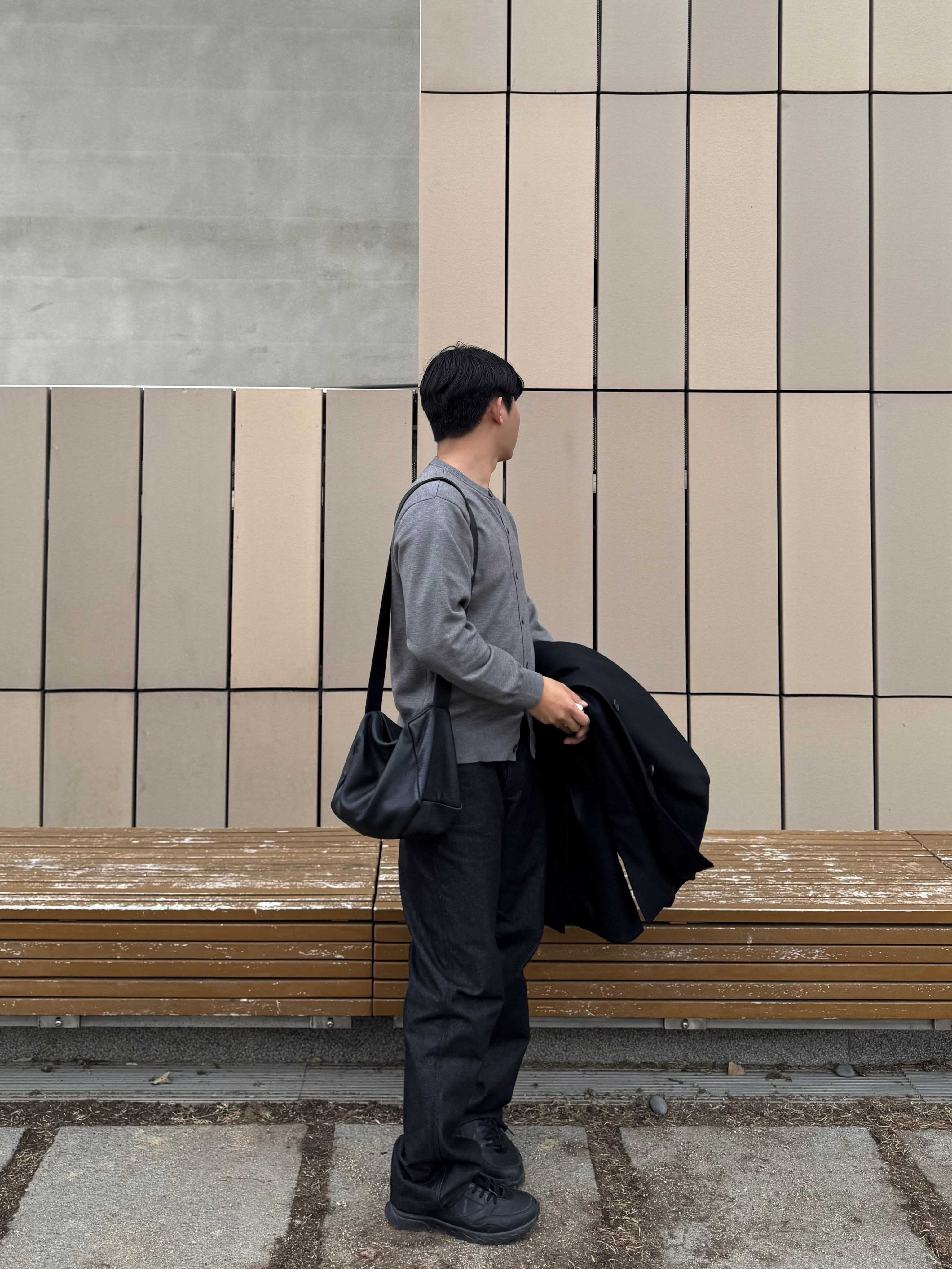 Amomento Mens Colored Straight Fit Denim Black - 24FW, BOSE QC Ultra Black (Korean Ver.) 착용 스타일 - 10