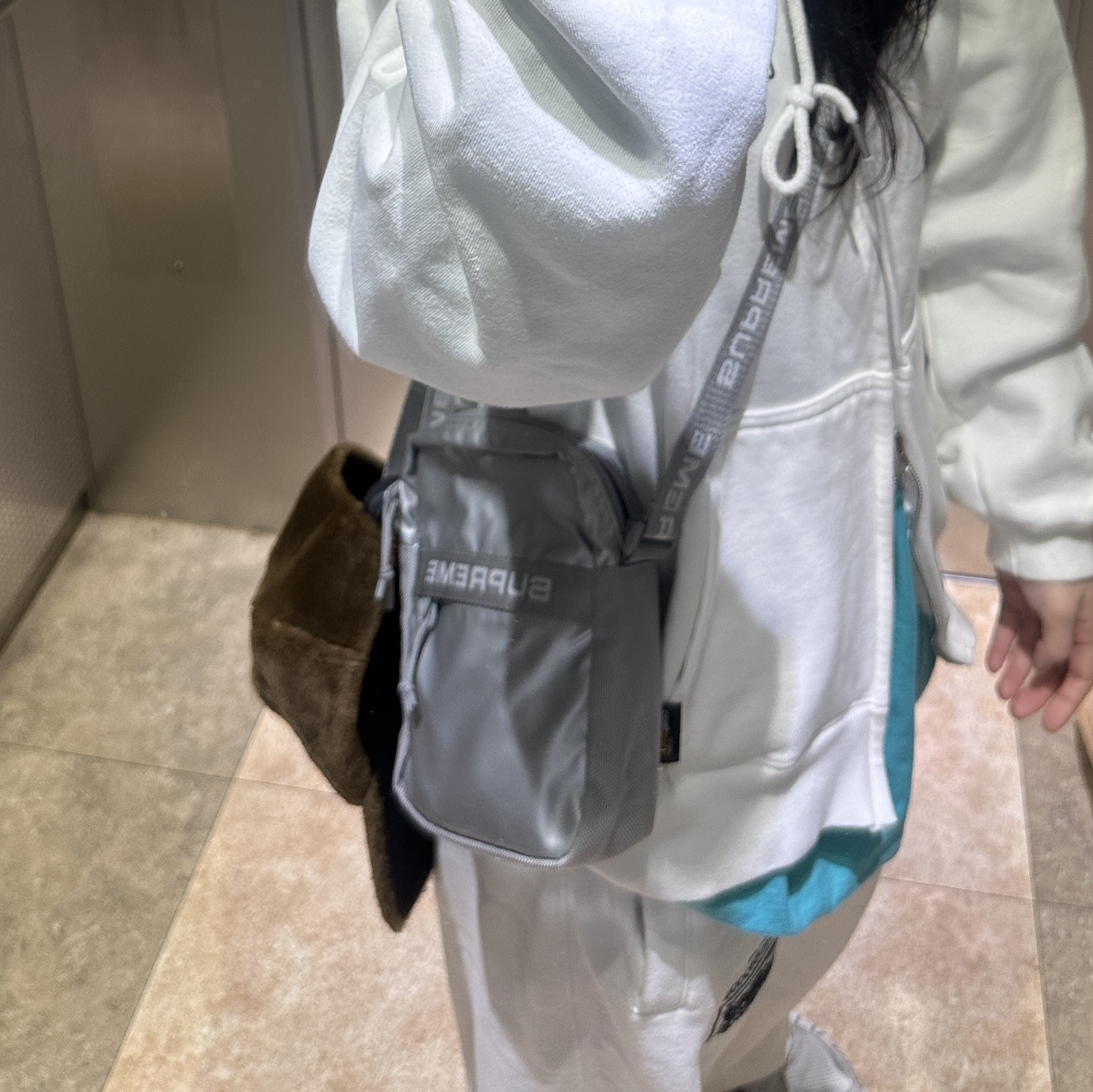 Palace Polartec High Loft Pal Hat Brown - 22FW, Supreme Shoulder Bag Silver - 22FW 착용 스타일