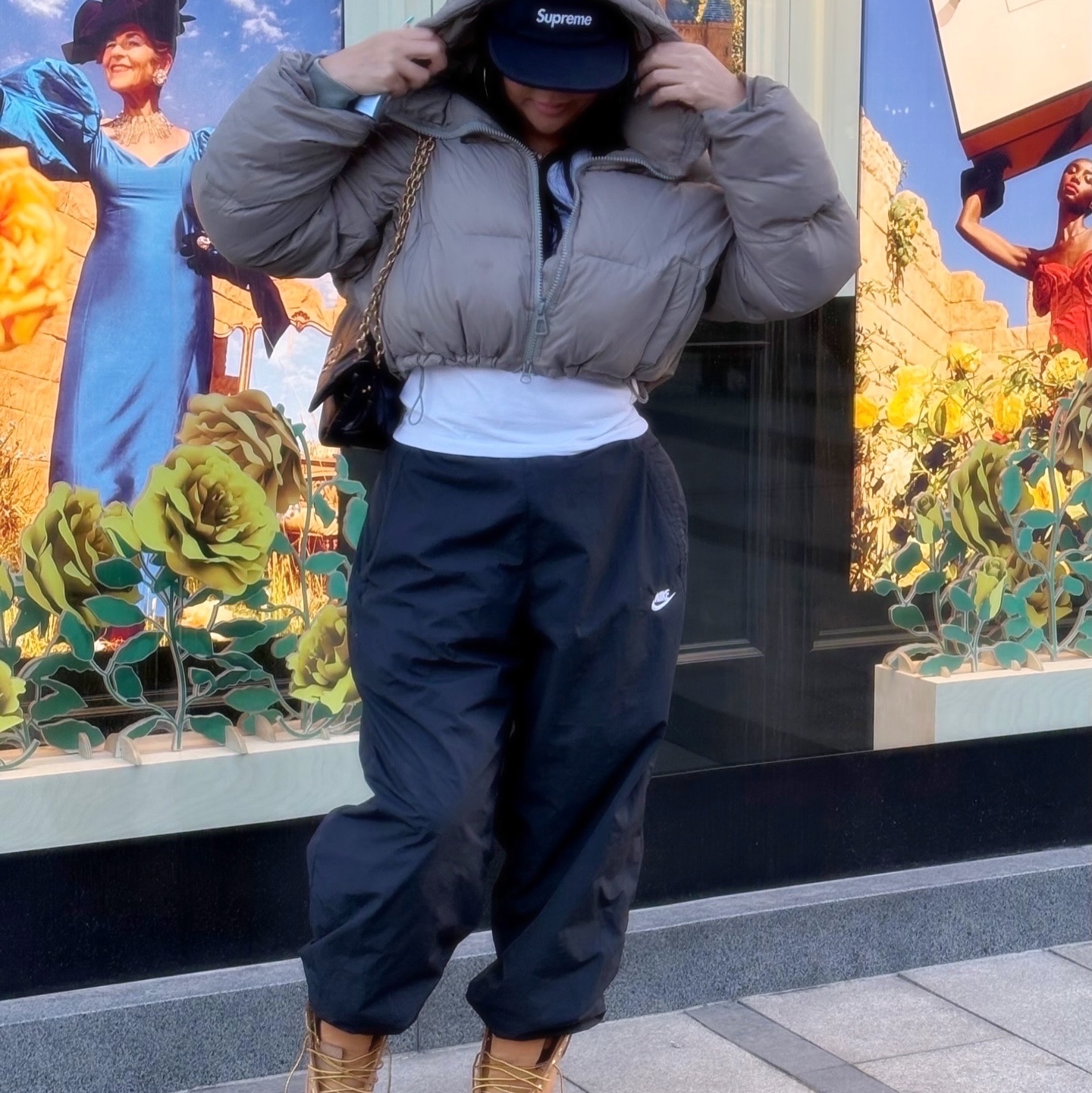 Balenciaga Monaco Medium Chain Bag Black, Supreme Windstopper Earflap Camp Cap Black - 24FW 착용 스타일