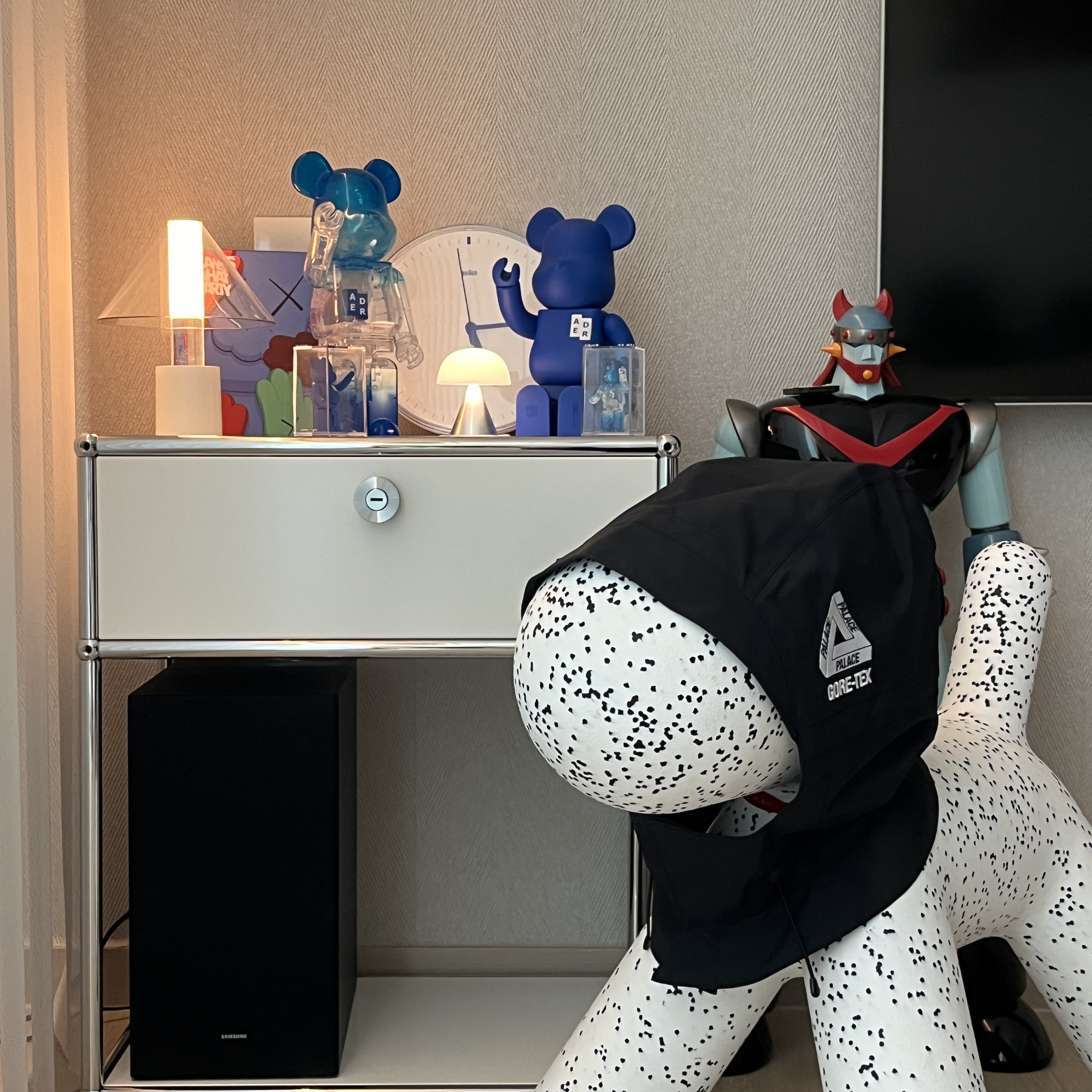Palace Gore-Tex 3L Showerman Hood Black - 25SS, Bearbrick x Ader Error 2nd 400% 착용 스타일 - 1