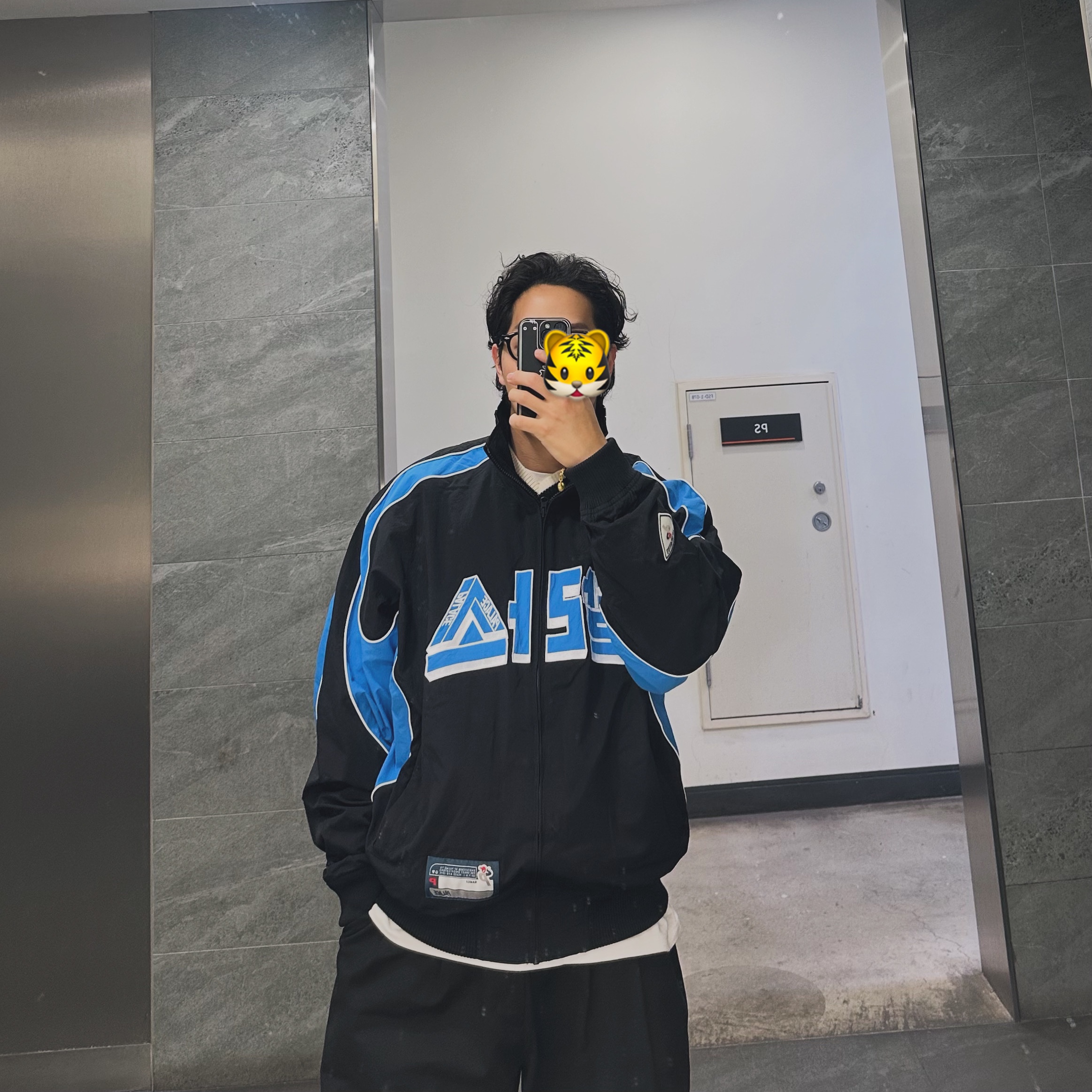 Palace Seoul 2 Seoul Track Jacket Black Blue - 25SS 착용 스타일