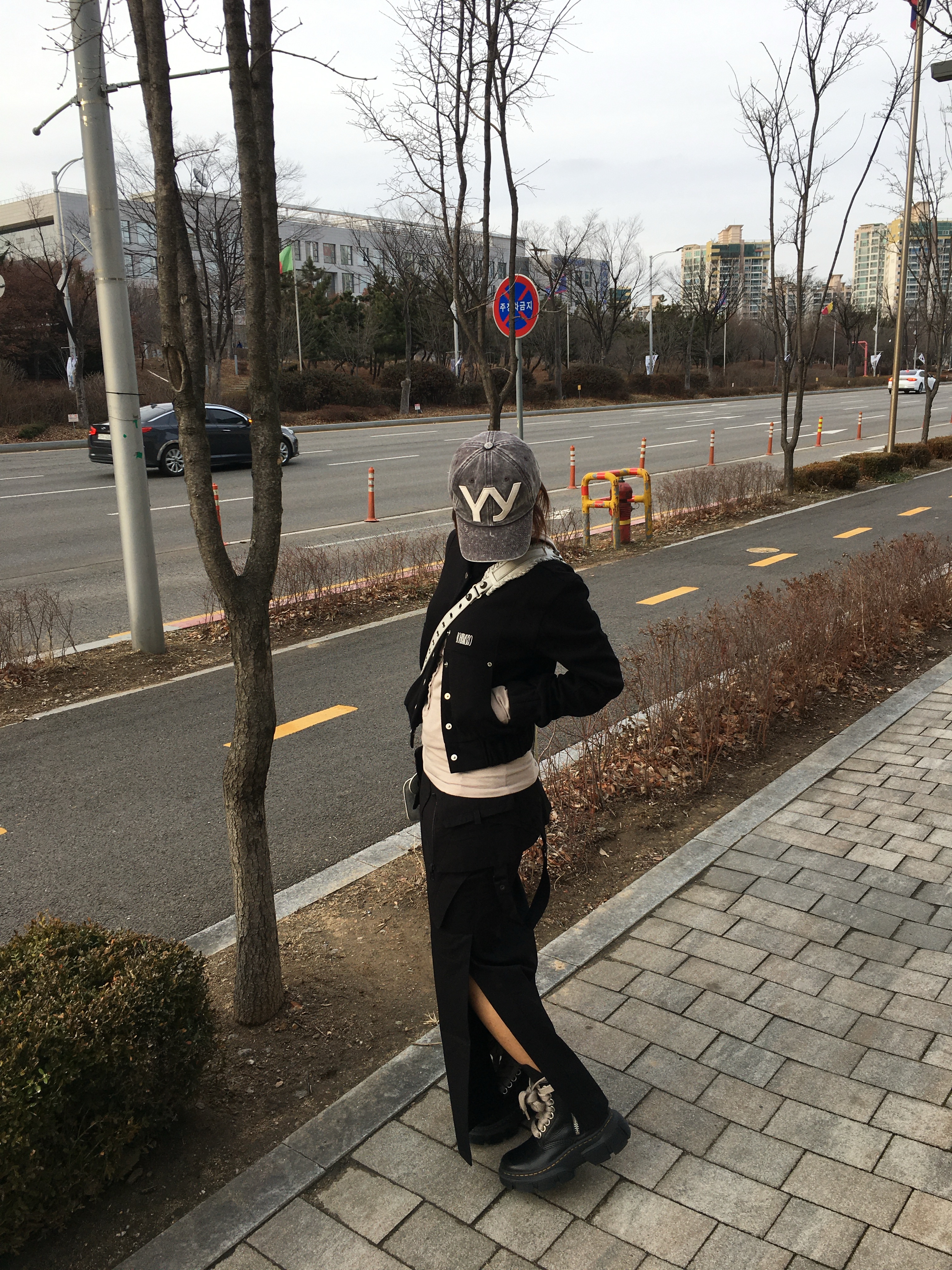 Open Yy Cotton Ball Cap Brown, (W) Bohemian Seoul 001 Bomber Jacket Black (23 Ver.) 착용 스타일
