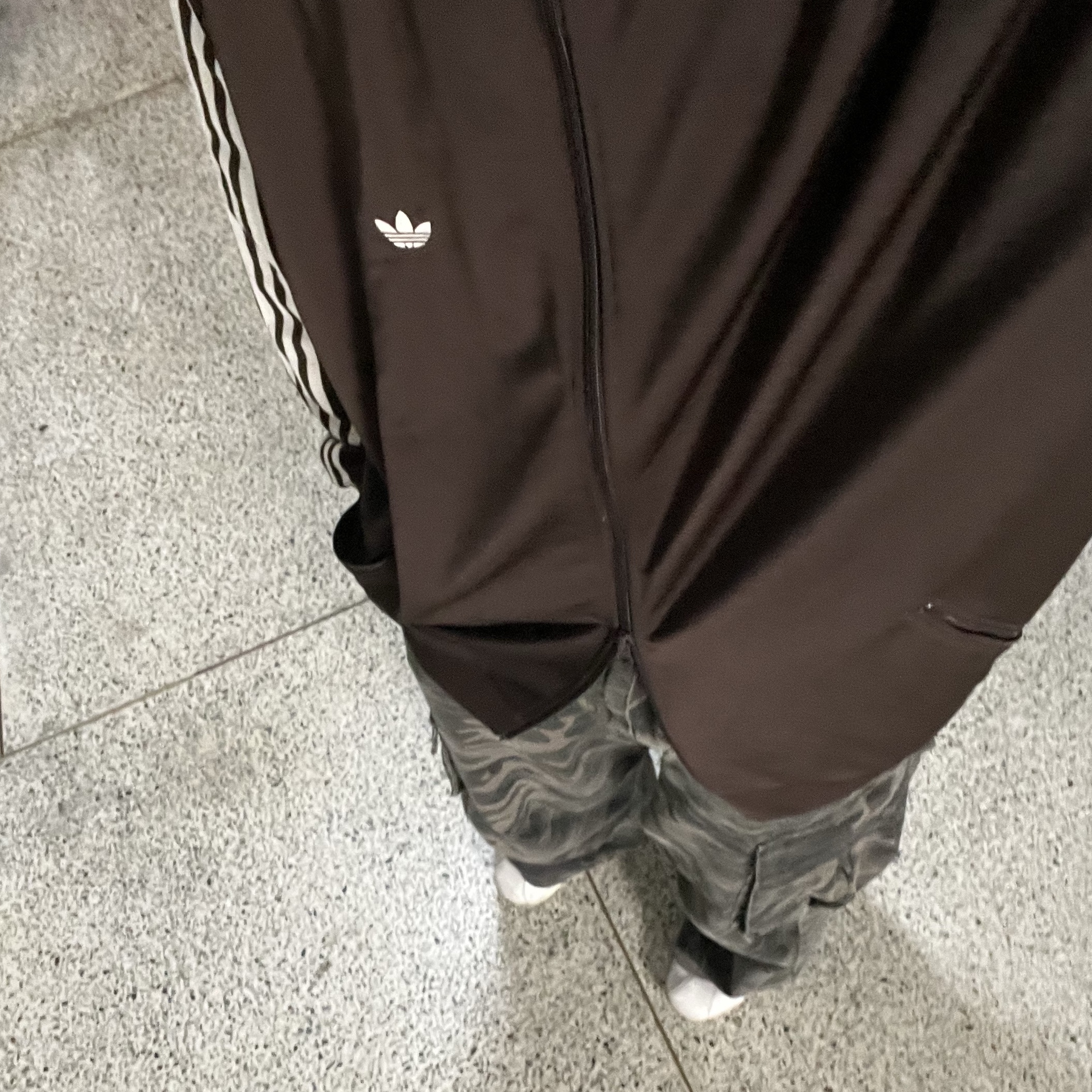 Adidas Originals Track Jacket Gender Neutral Dark Brown Wonder White - KR Sizing 착용 스타일
