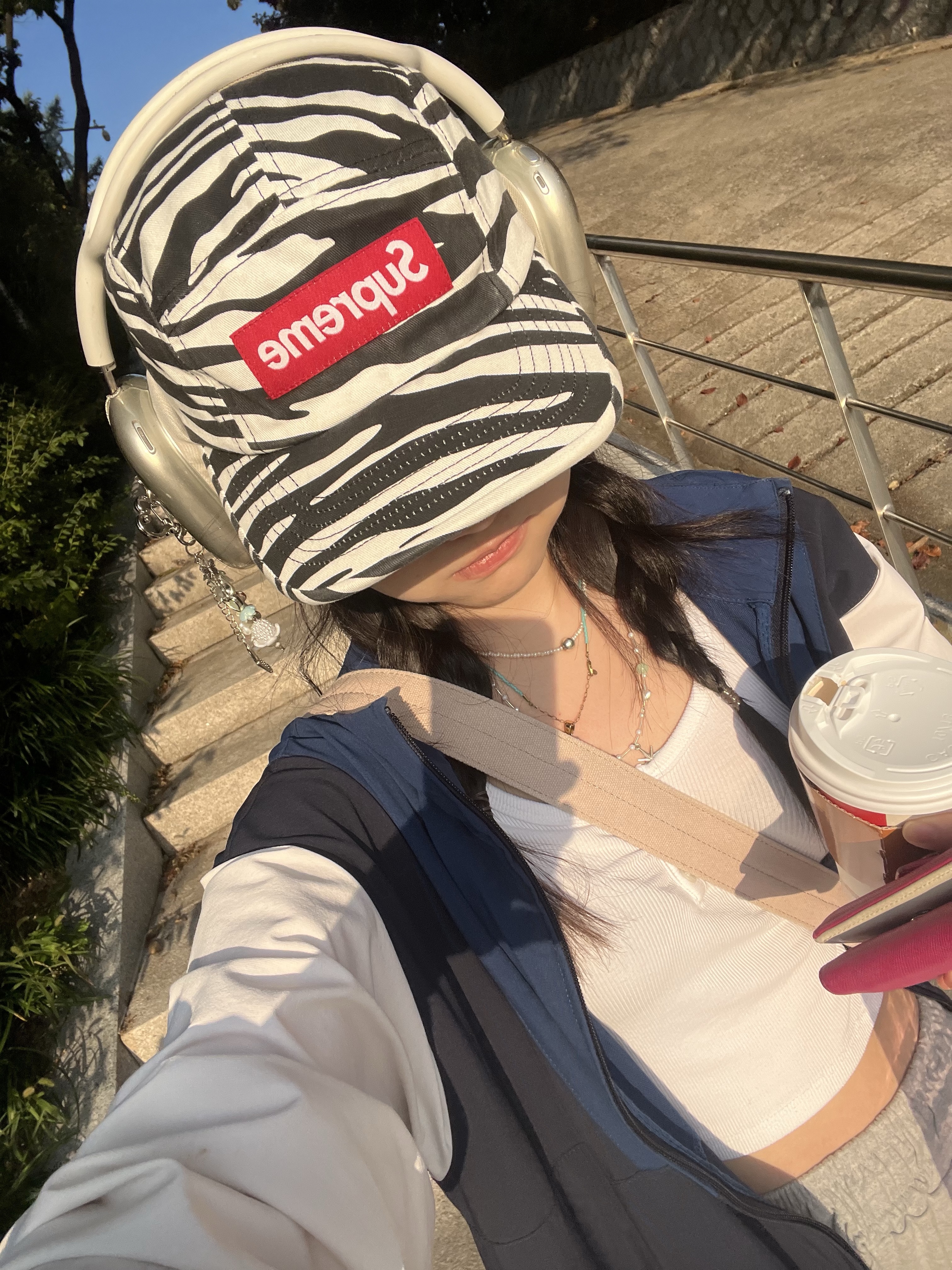 Supreme Washed Chino Twill Camp Cap Zebra - 22FW 착용 스타일 - 1