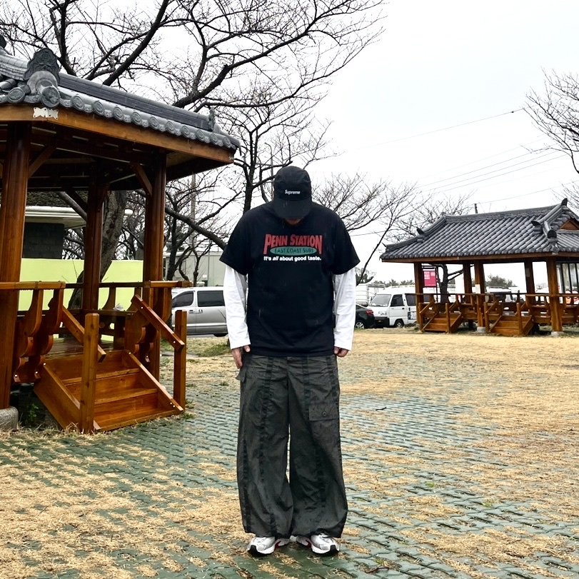 Gildan X American Collection PENN STATION T-Shirt Black, Supreme Gore-Tex Paclite Long Bill Camp Cap Black - 23SS 착용 스타일 - 2