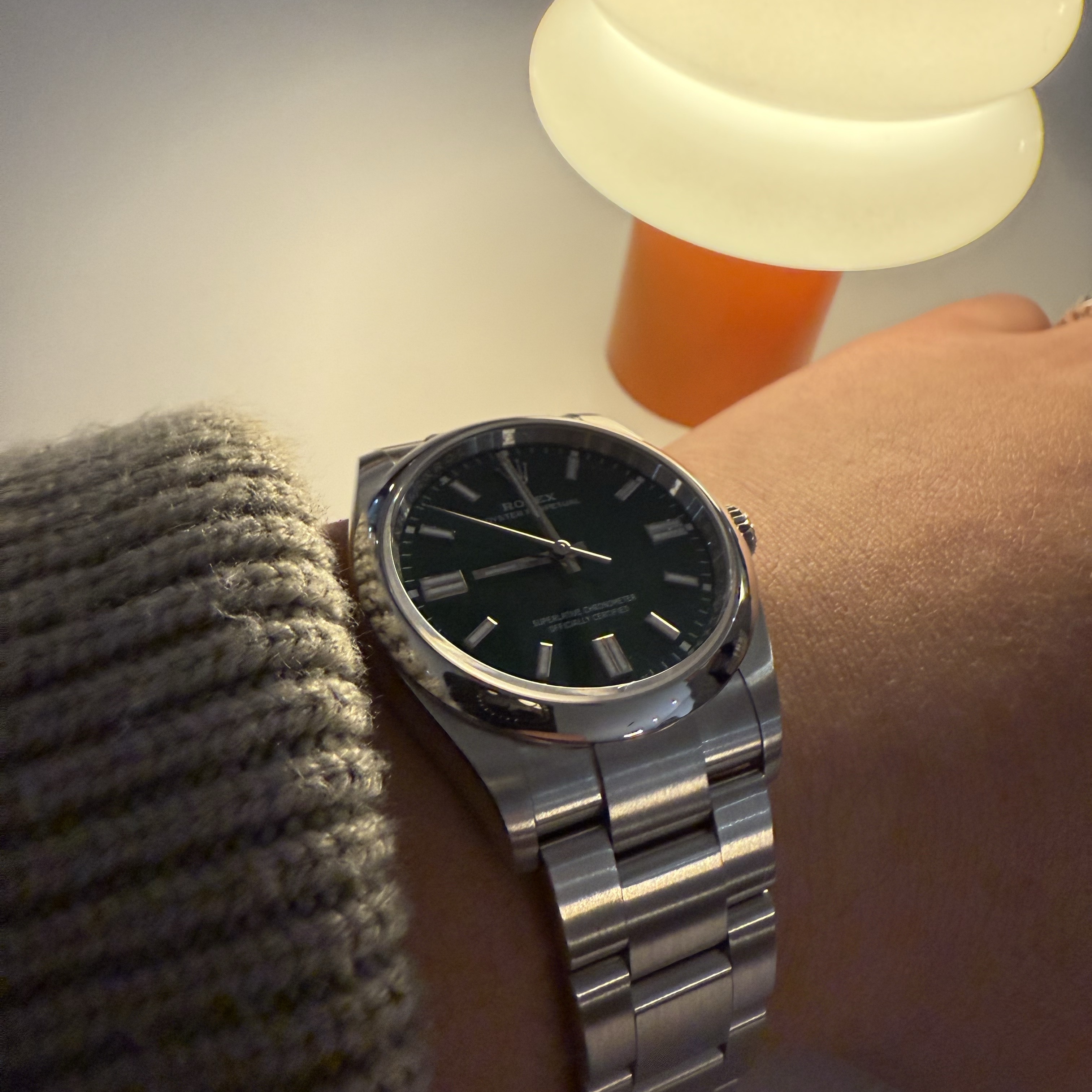 Rolex Oyster Perpetual 36mm 126000 Green Oyster 착용 스타일 - 2