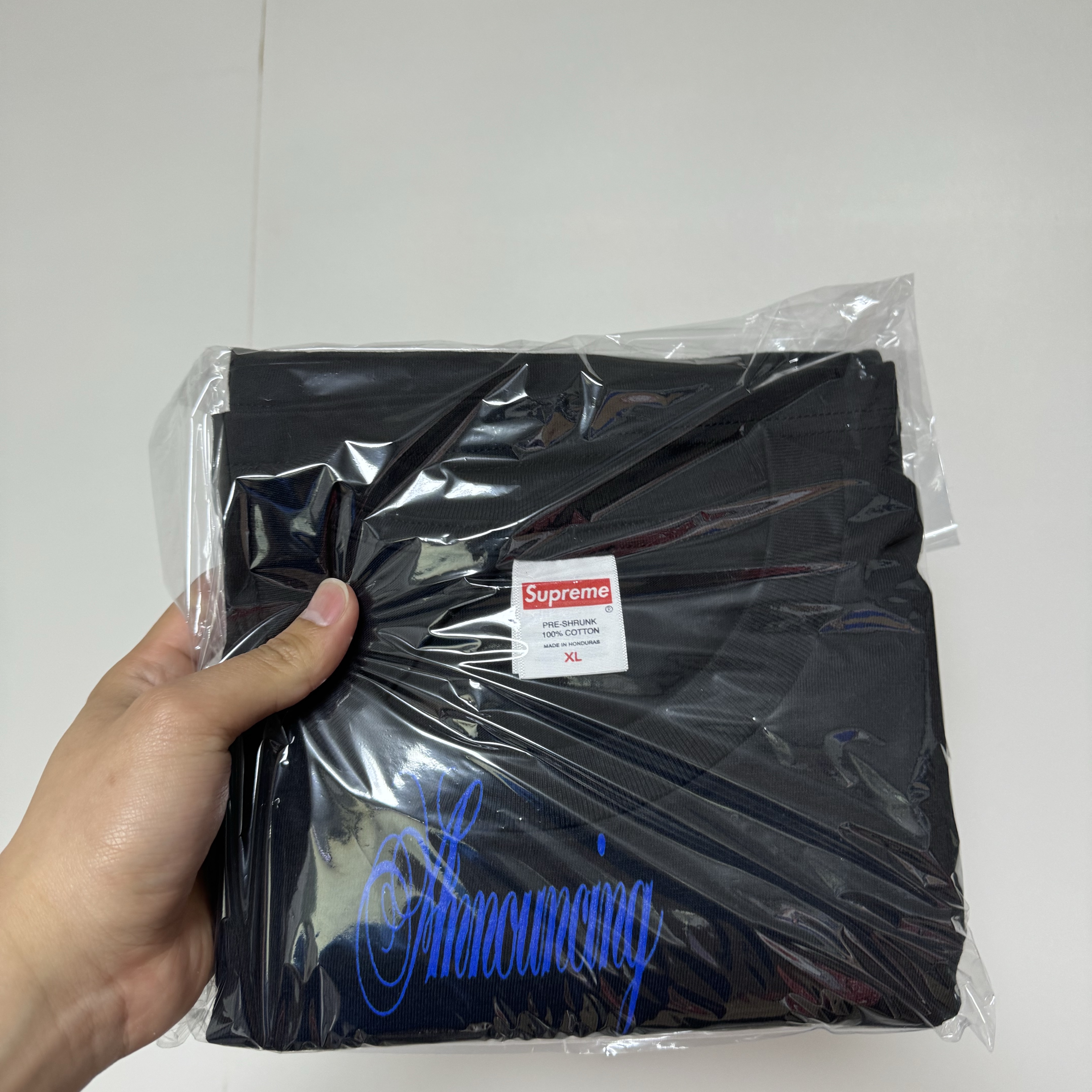Supreme Announcing T-Shirt Black - 25SS 착용 스타일