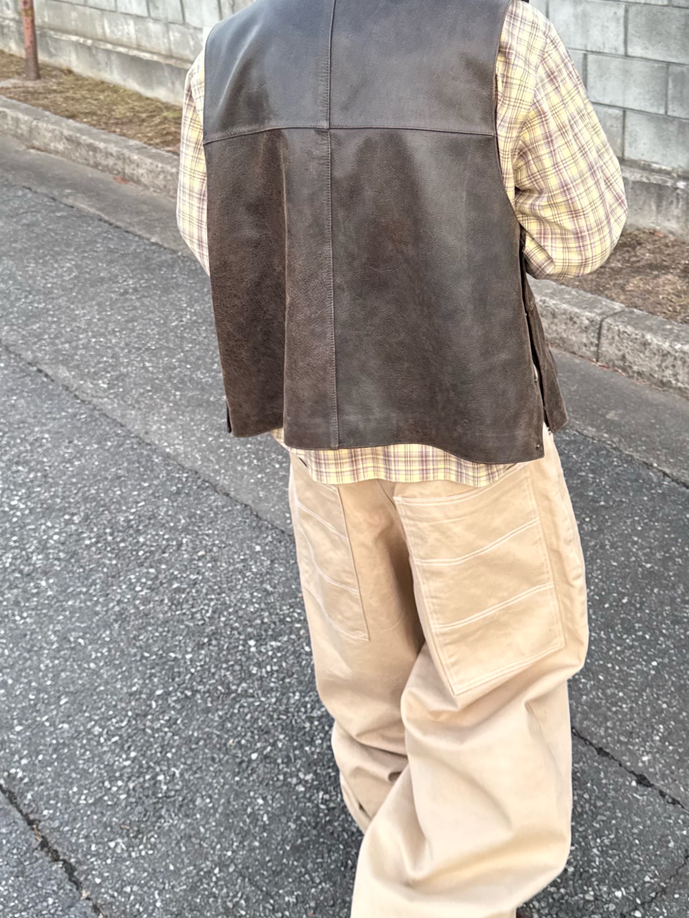 YIYAE Inside Out Leather Vest Brown, YIYAE Reversible Shirts Beige Yellow 착용 스타일 - 2