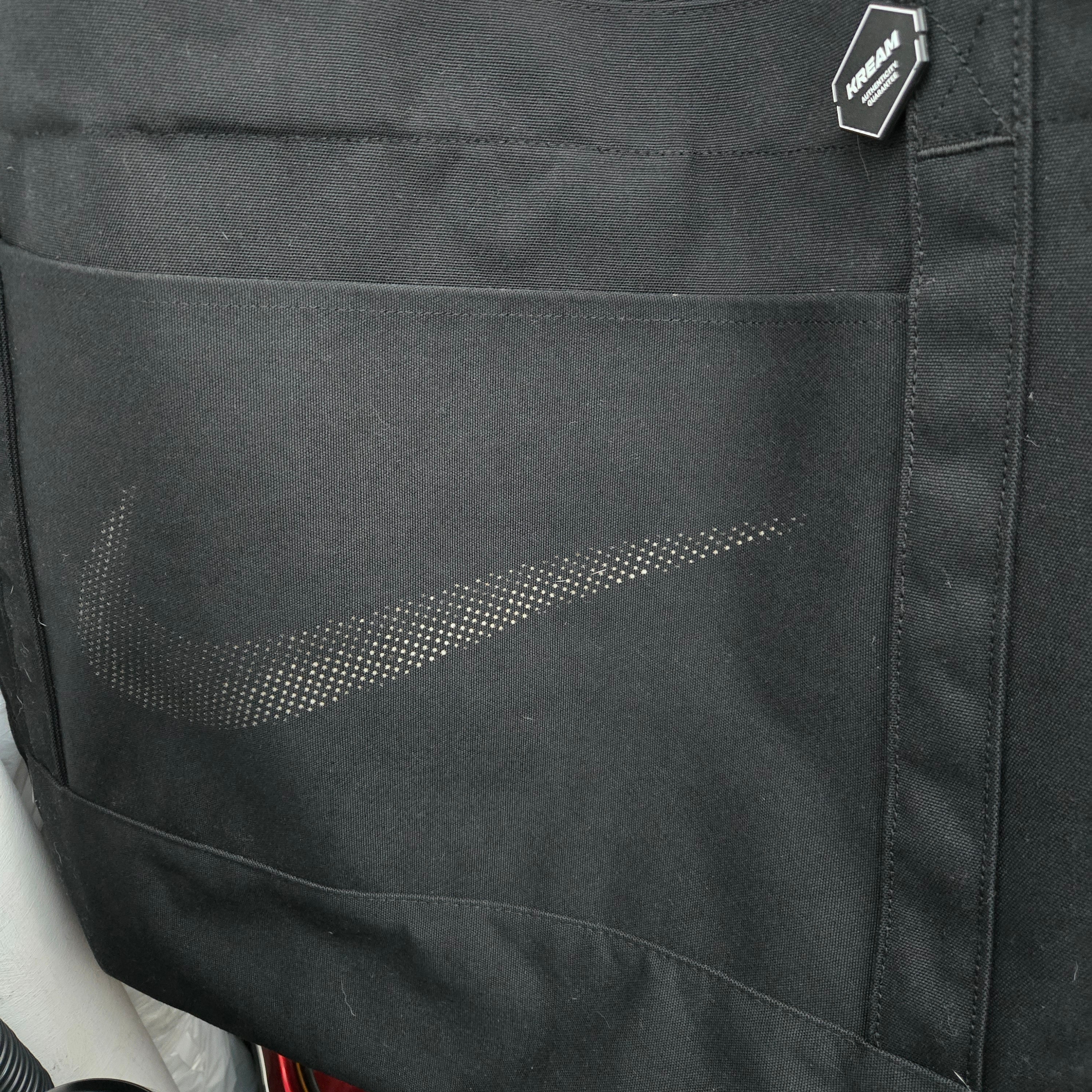 Nike x Stussy Tote Bag Black 착용 스타일