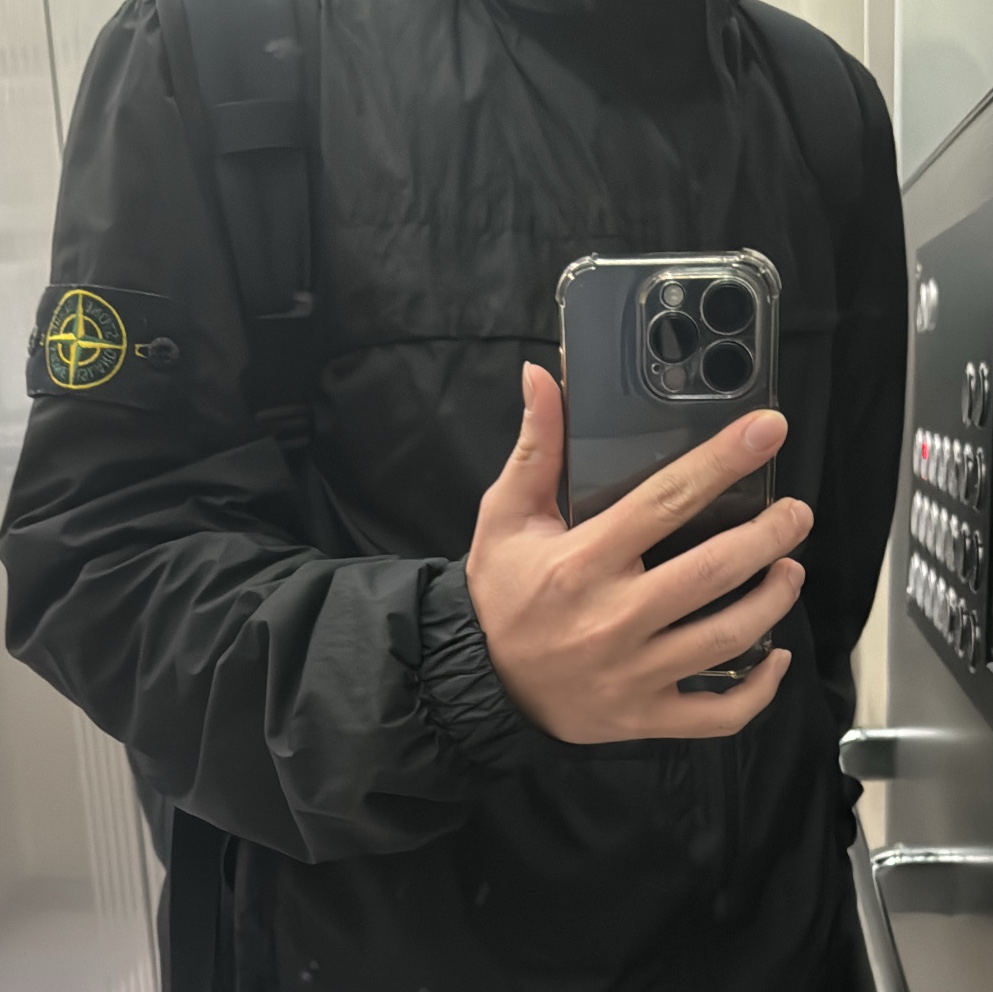 Stone Island 40922 Garment Dyed Crinkle Reps R-Nylon Black - 24SS 착용 스타일