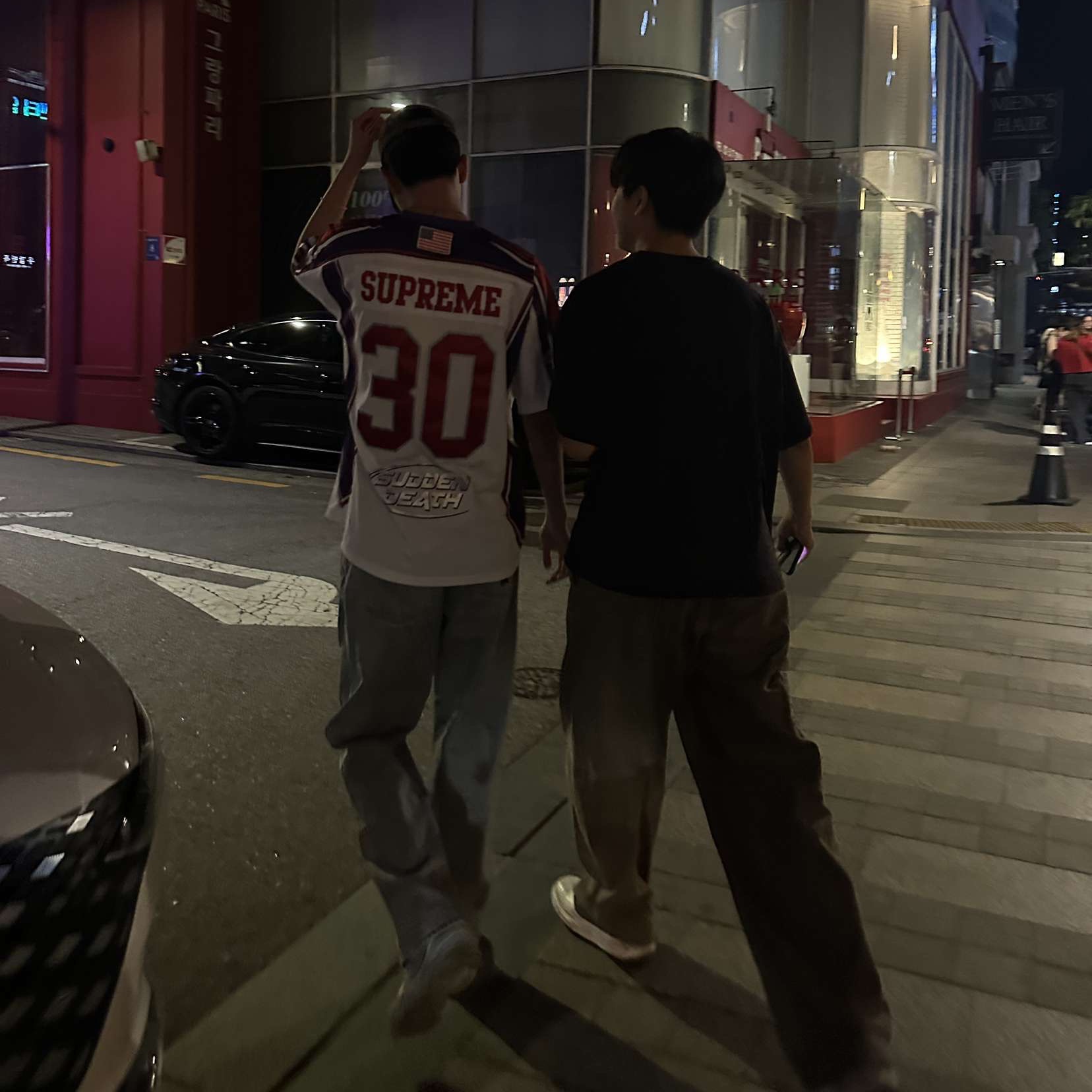 슈프림 서든 데스 풋볼 저지 화이트 - 24SS 착용 스타일 - 2
