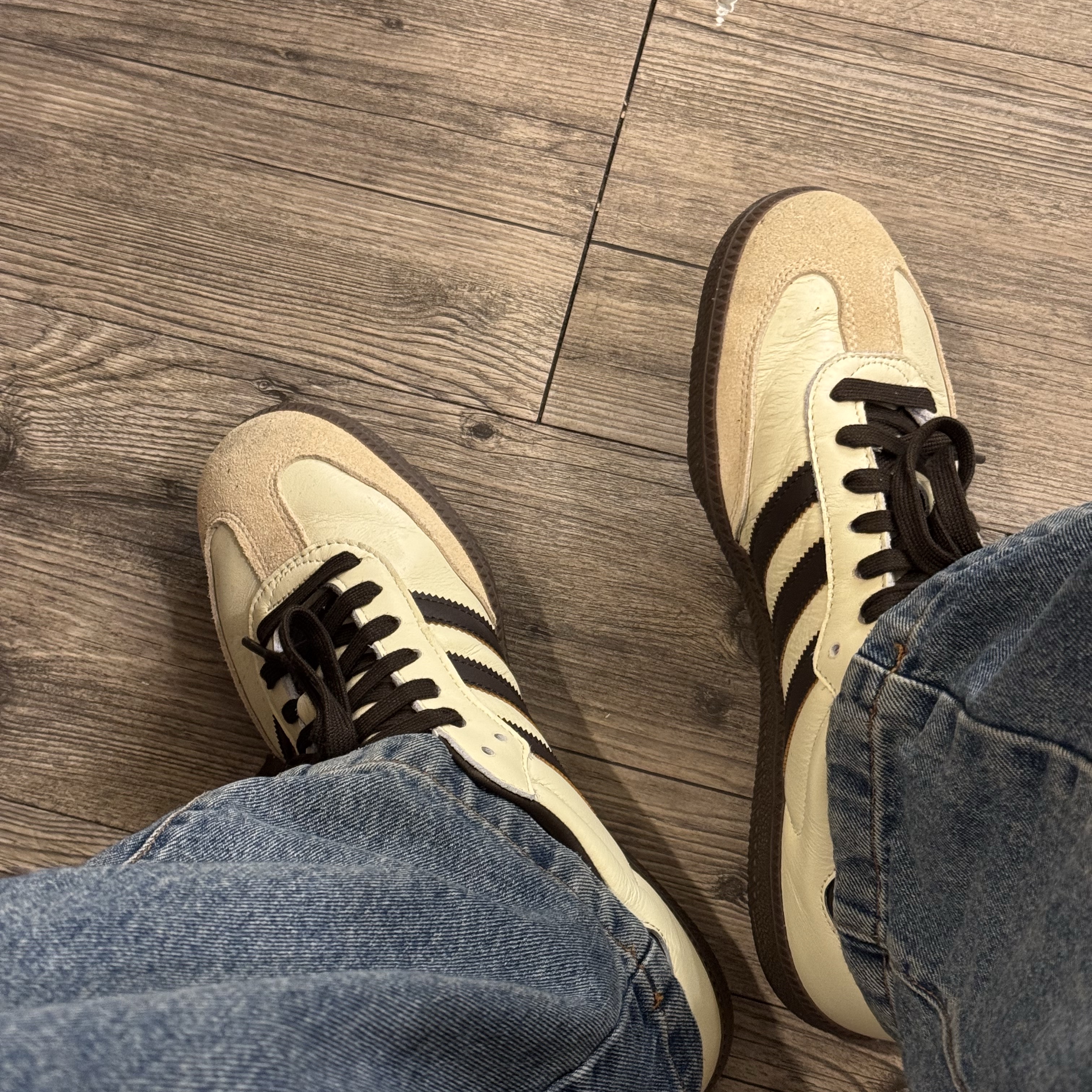 Adidas Samba OG Cream White Dark Brown 착용 스타일