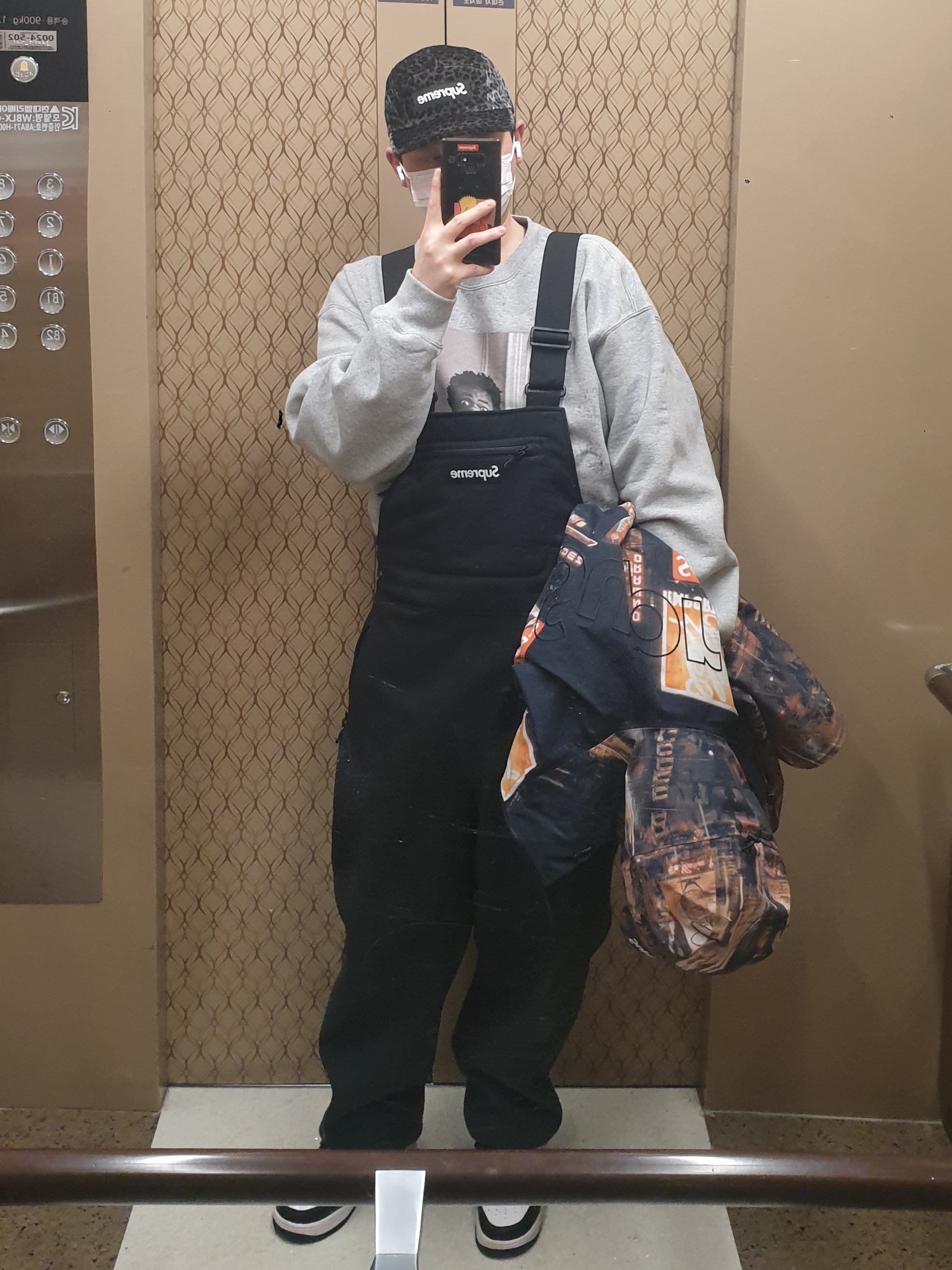 Supreme Windstopper Overall Black - 24FW, Supreme x Thrasher Crewneck Heather Grey - 24FW 착용 스타일