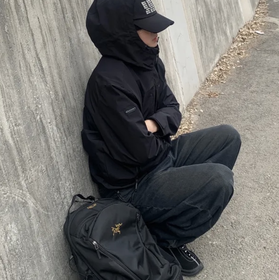 Arc'teryx Mantis 26 Backpack Black 착용 스타일 - 1