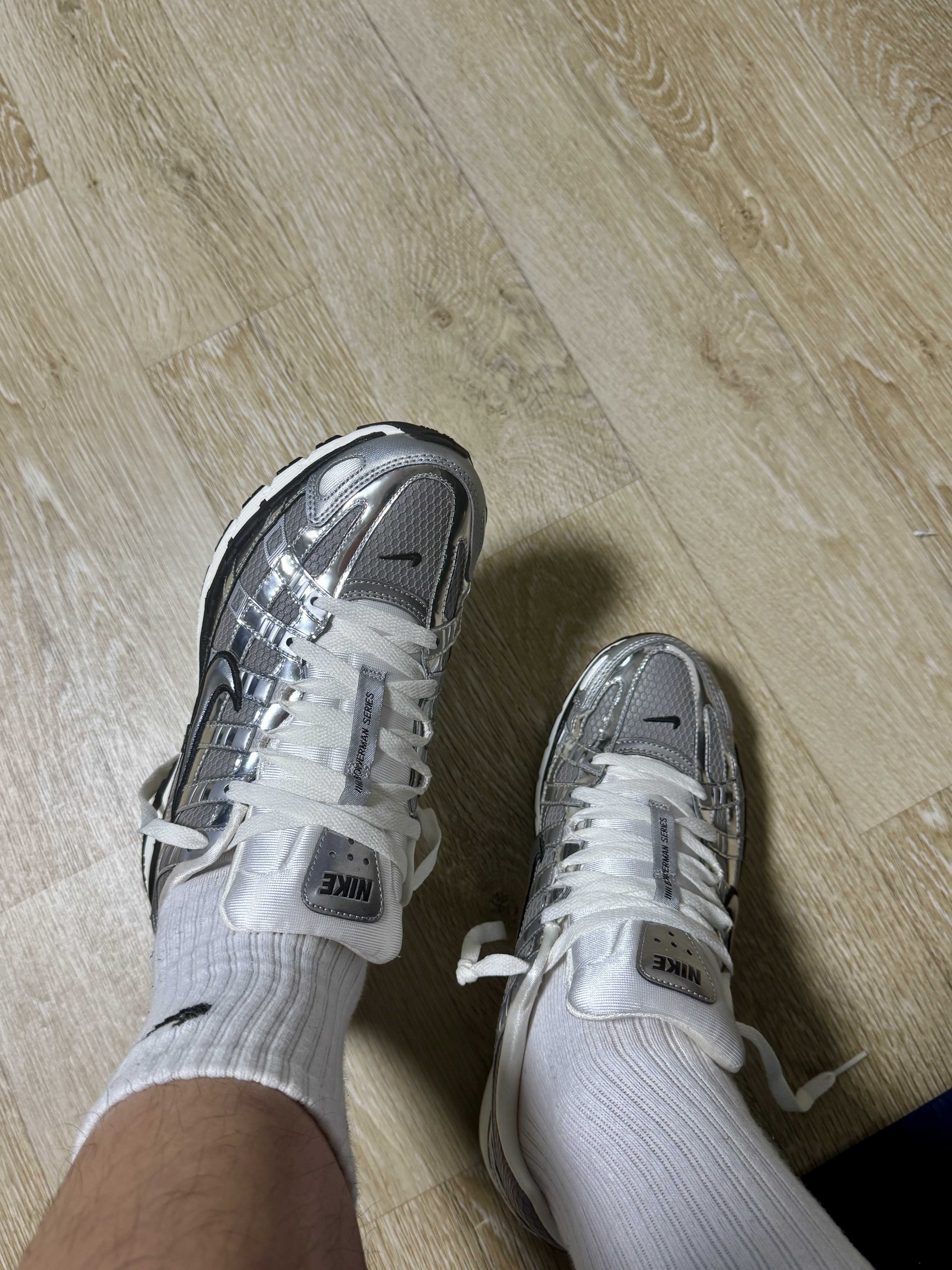 Nike P-6000 Metallic Silver 착용 스타일 - 2