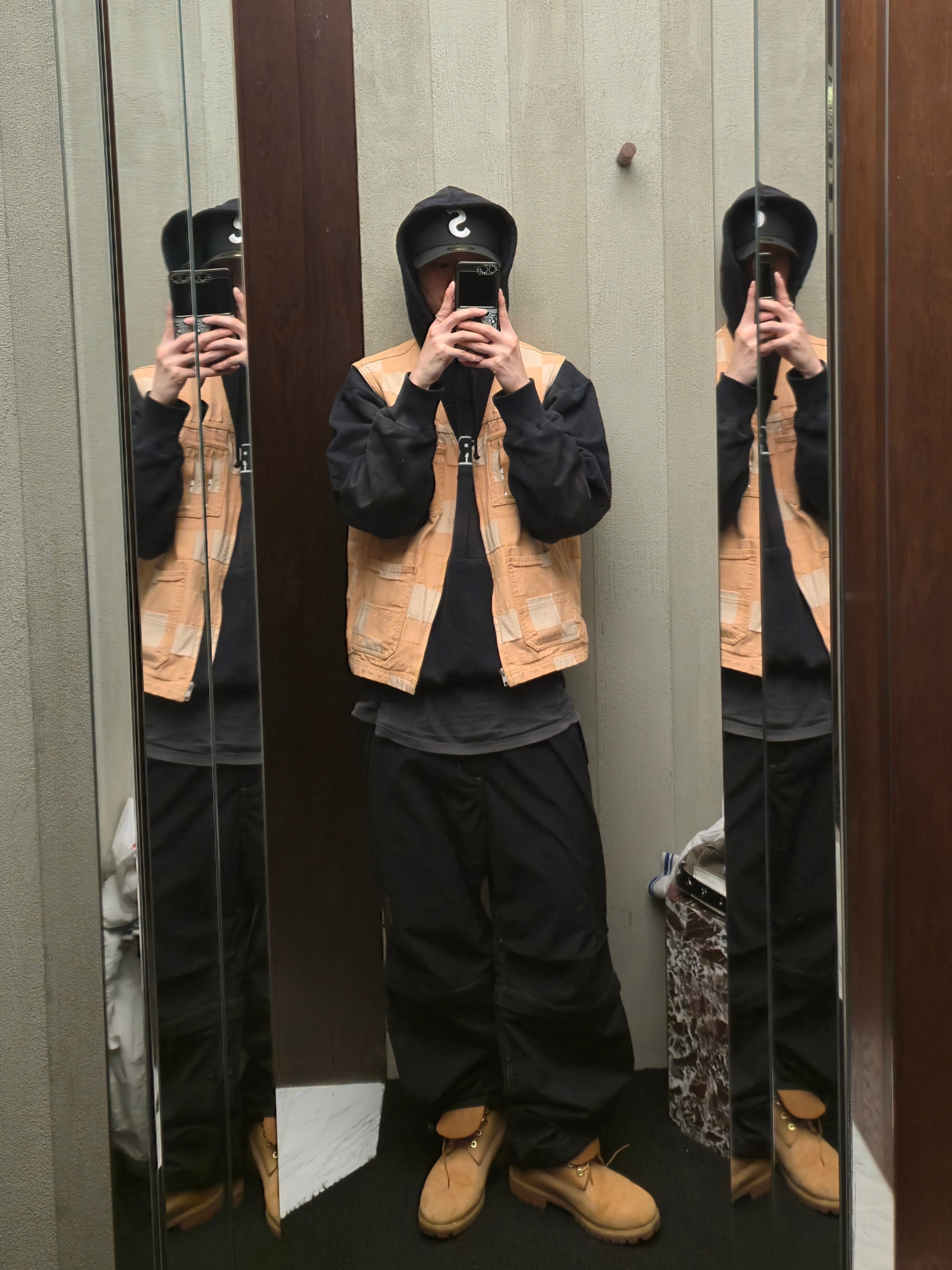 Supreme Gold Cross S Logo New Era Black - 24SS, Supreme Collegiate Patchwork Leather Hooded Sweatshirt Black - 23FW 착용 스타일