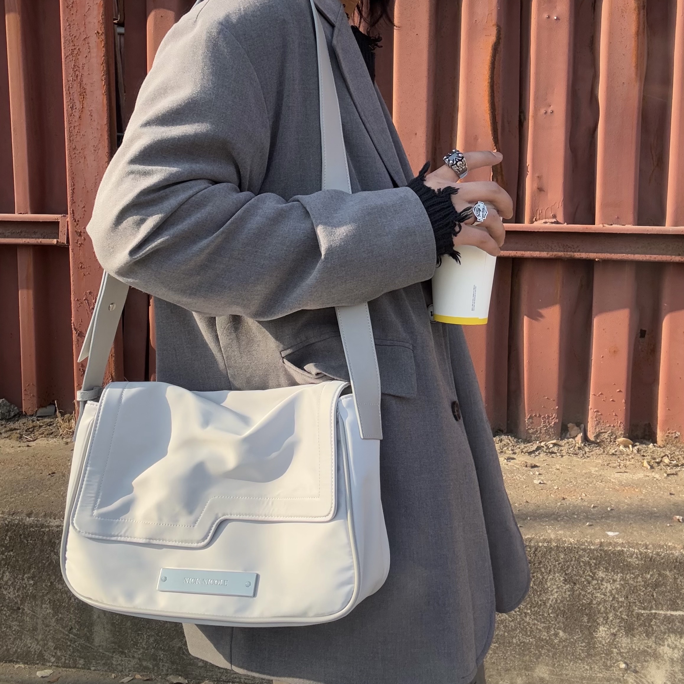 Balenciaga 10XL Sneakers White Grey Silver Black 착용 스타일 - 3
