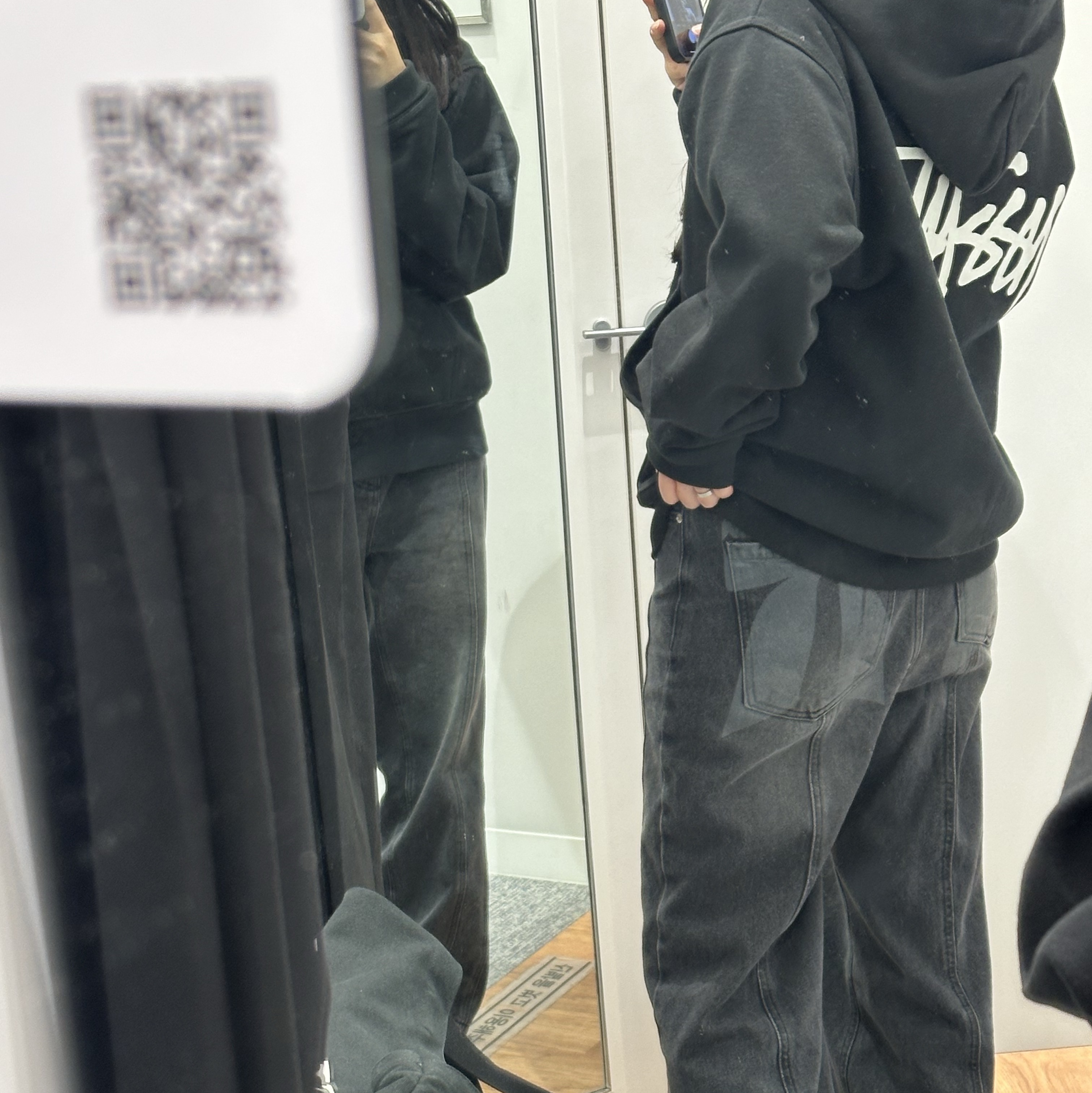 Stussy Basic Zip Hoodie Black 착용 스타일 - 1