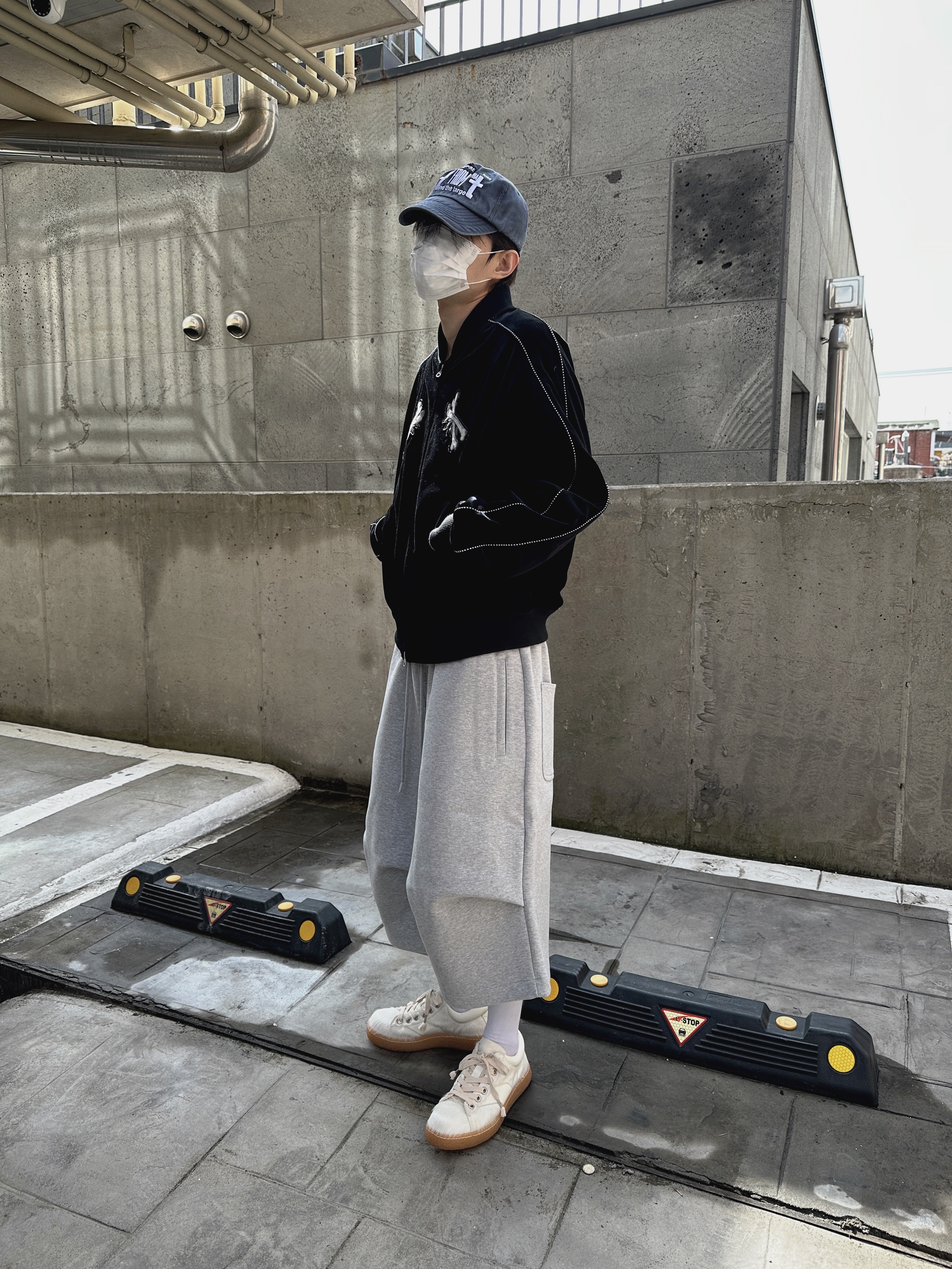 Nonnod Scuba Shorts Grey 착용 스타일 - 2