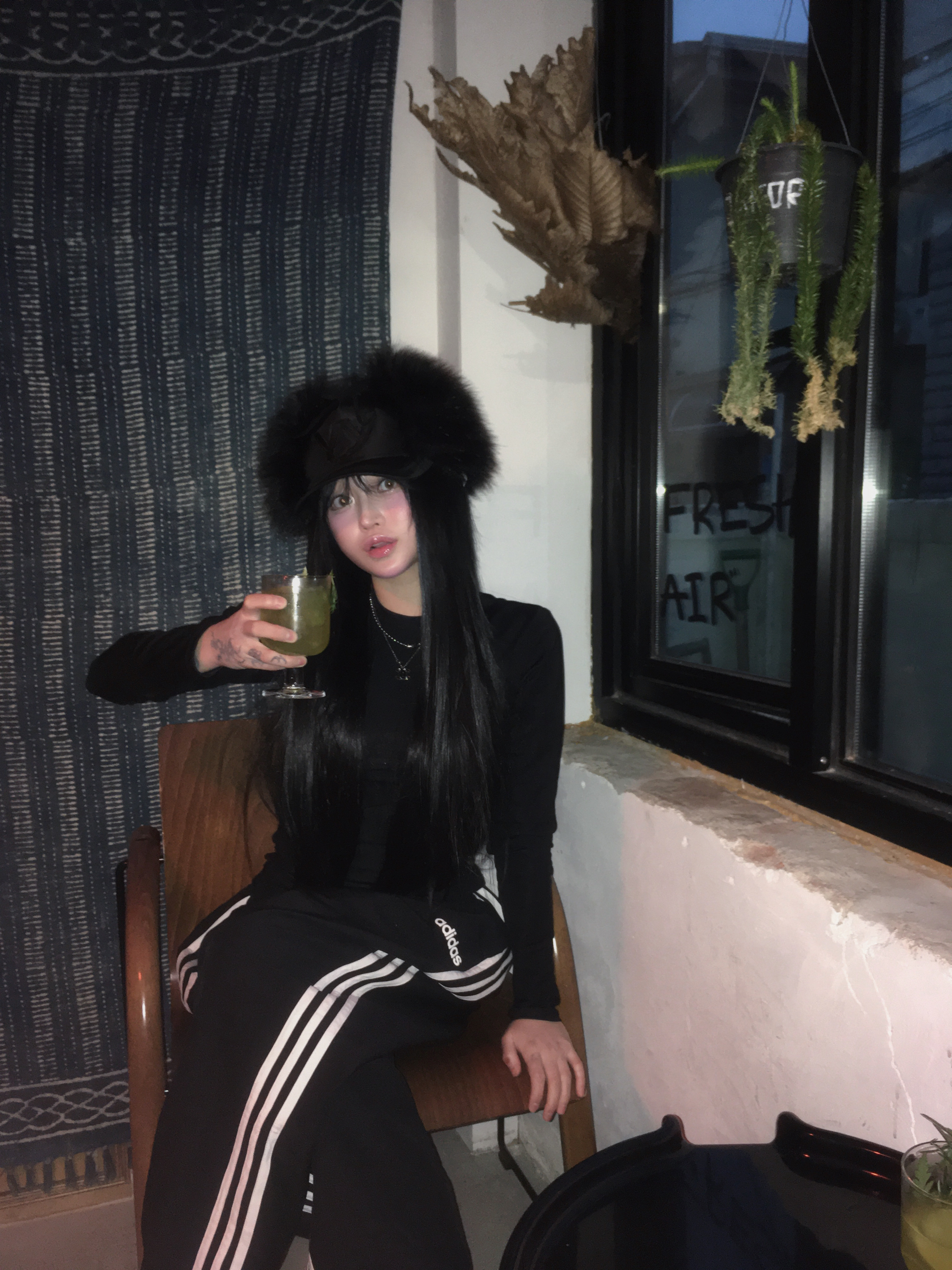 Open Yy Faux Fur Earflap Cap Black 착용 스타일 - 2