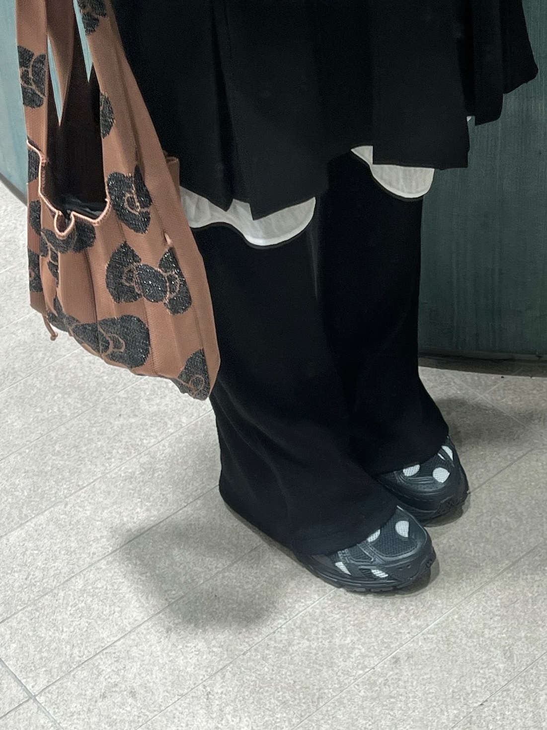New Balance 1906R Polka Dot Black, Joseph&Stacey Lucky Pleats Knit S Leopard Hello Kitty Tan Brown 착용 스타일